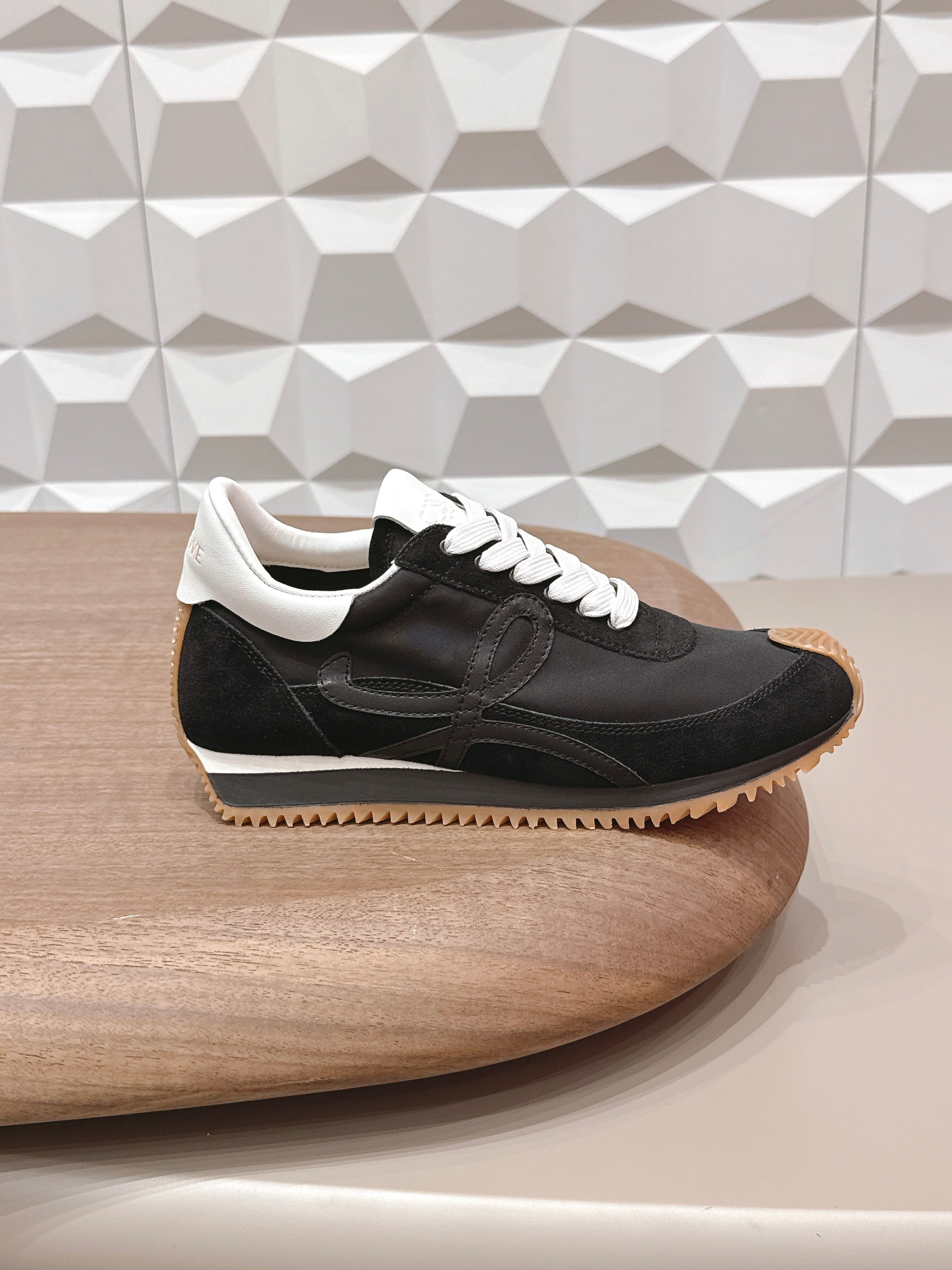 LOEWE 26S FLOW RUNNER SNEAKER IN BLACK SUEDE AND WHITE CALFSKIN