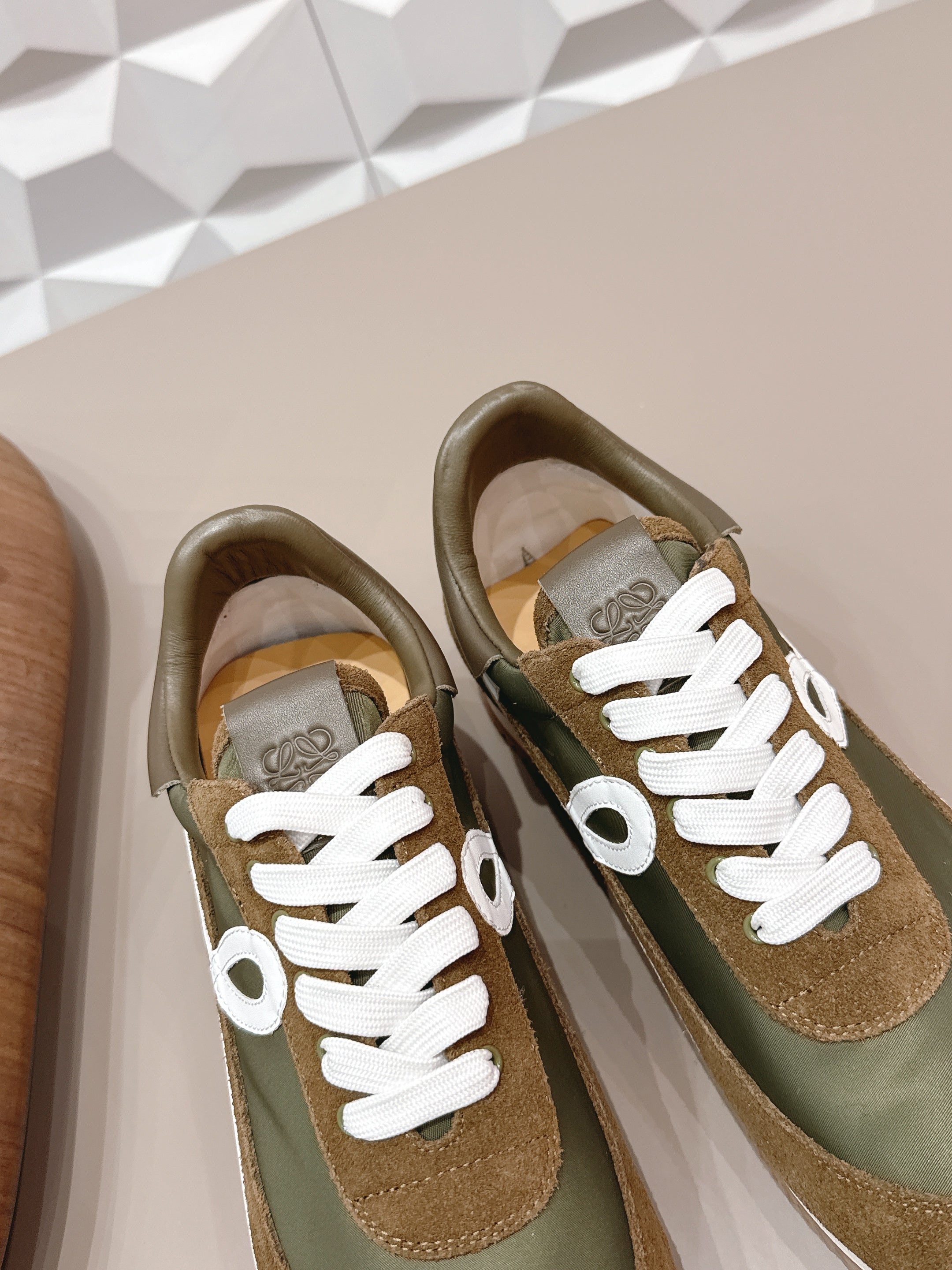 LOEWE 26S FLOW RUNNER SNEAKER IN DARK BROWN SUEDE AND CALFSKIN