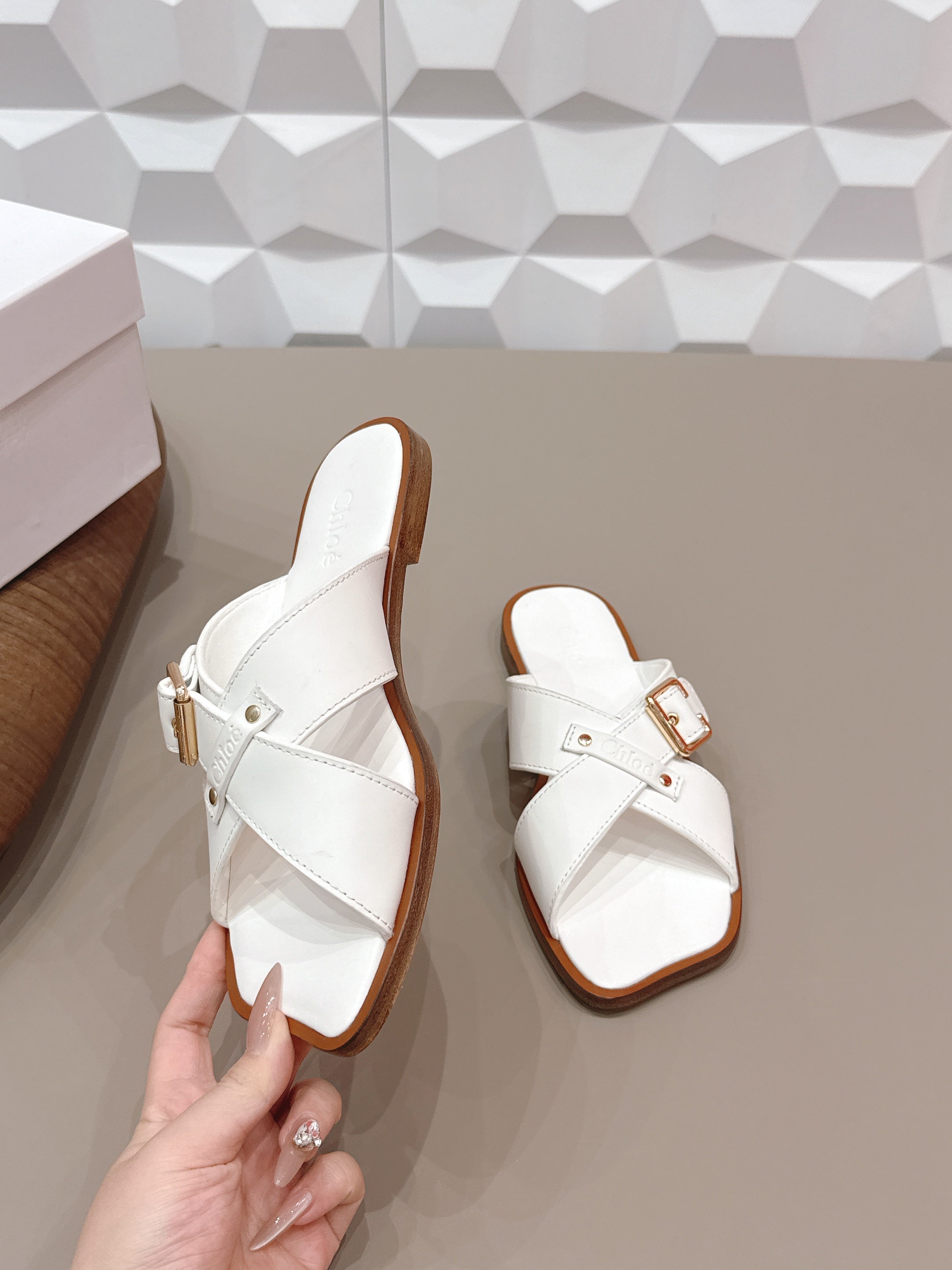 CHLOÉ 26S SANDALS IN WHITE CALFSKIN