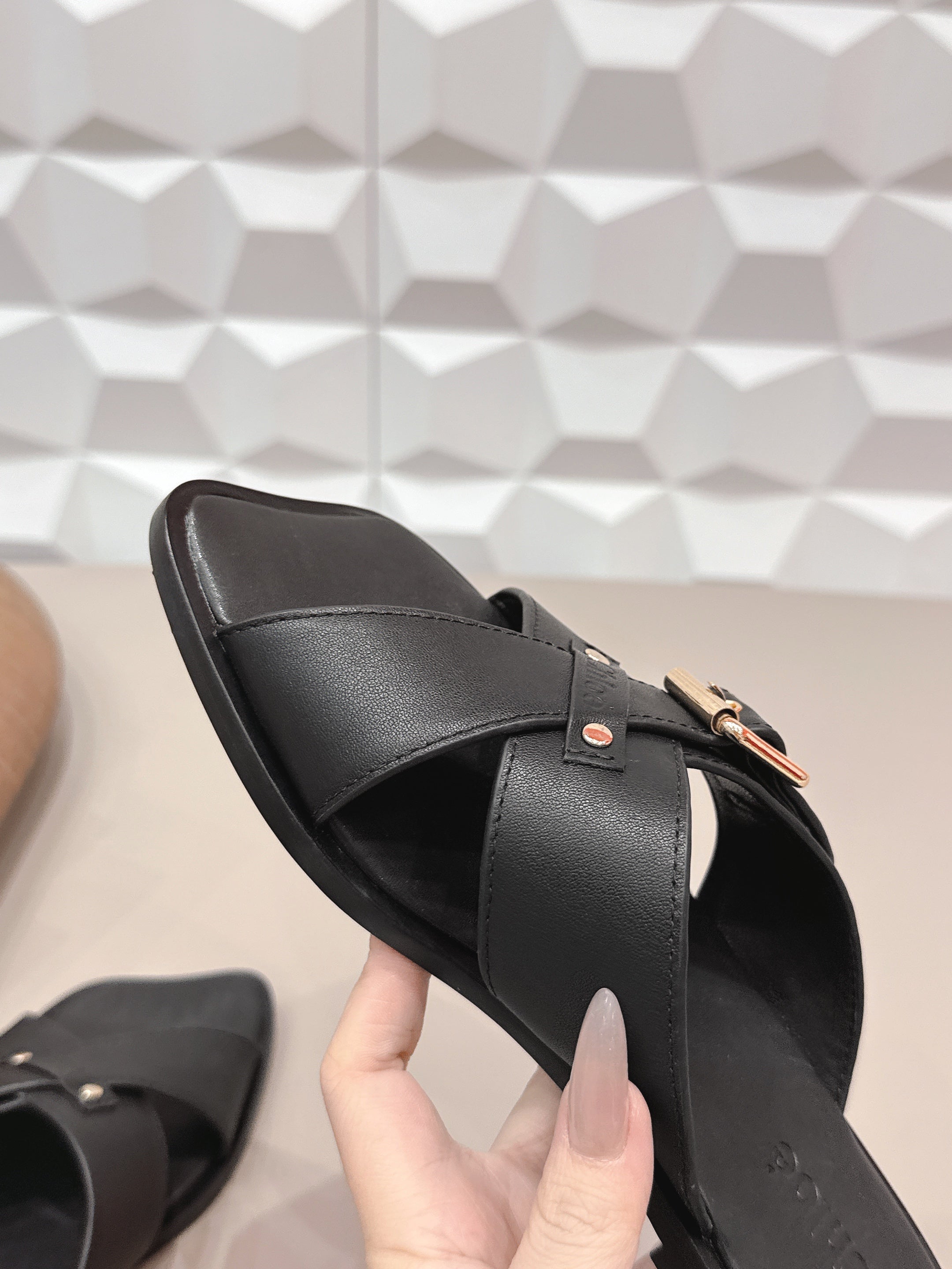 CHLOÉ 26S SANDALS IN BLACK CALFSKIN