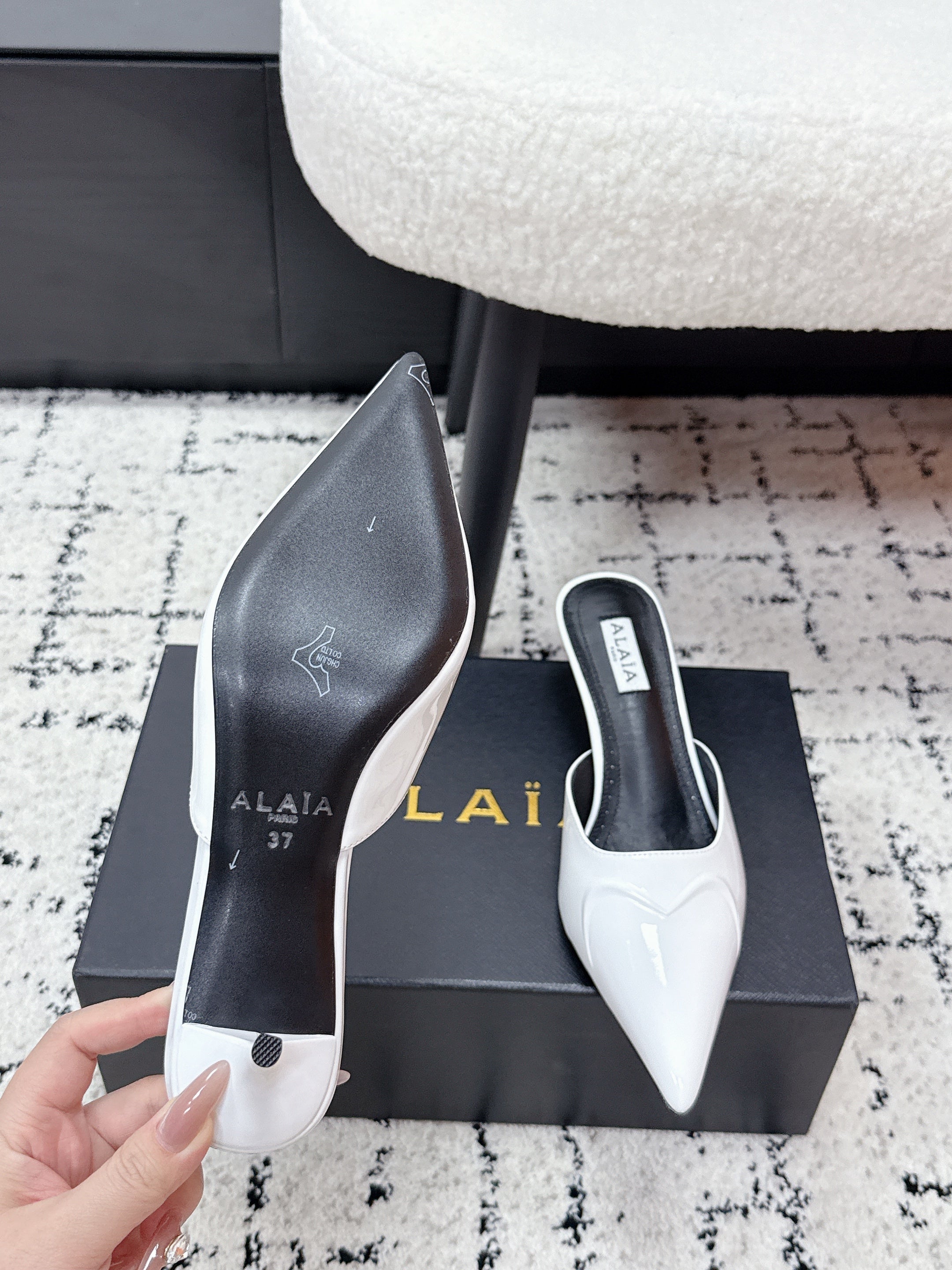 ALAIA 26S HEELED MULES 65 MM IN WHITE GLOSSY CALFSKIN