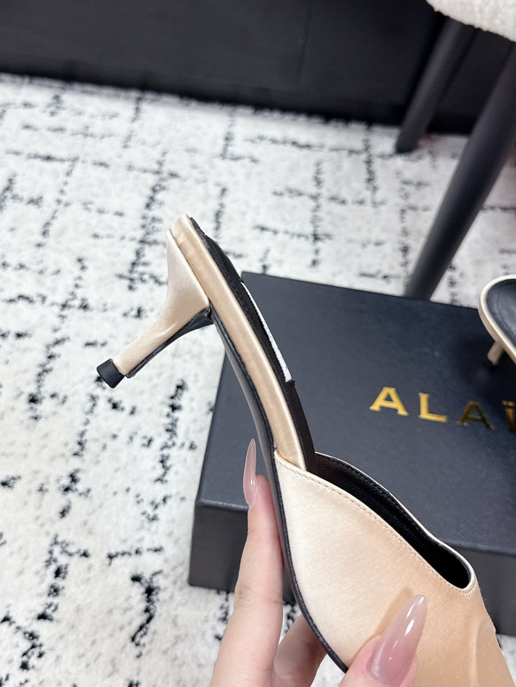 ALAIA 26S HEELED MULES 65 MM IN IVORY BEIGE SATIN