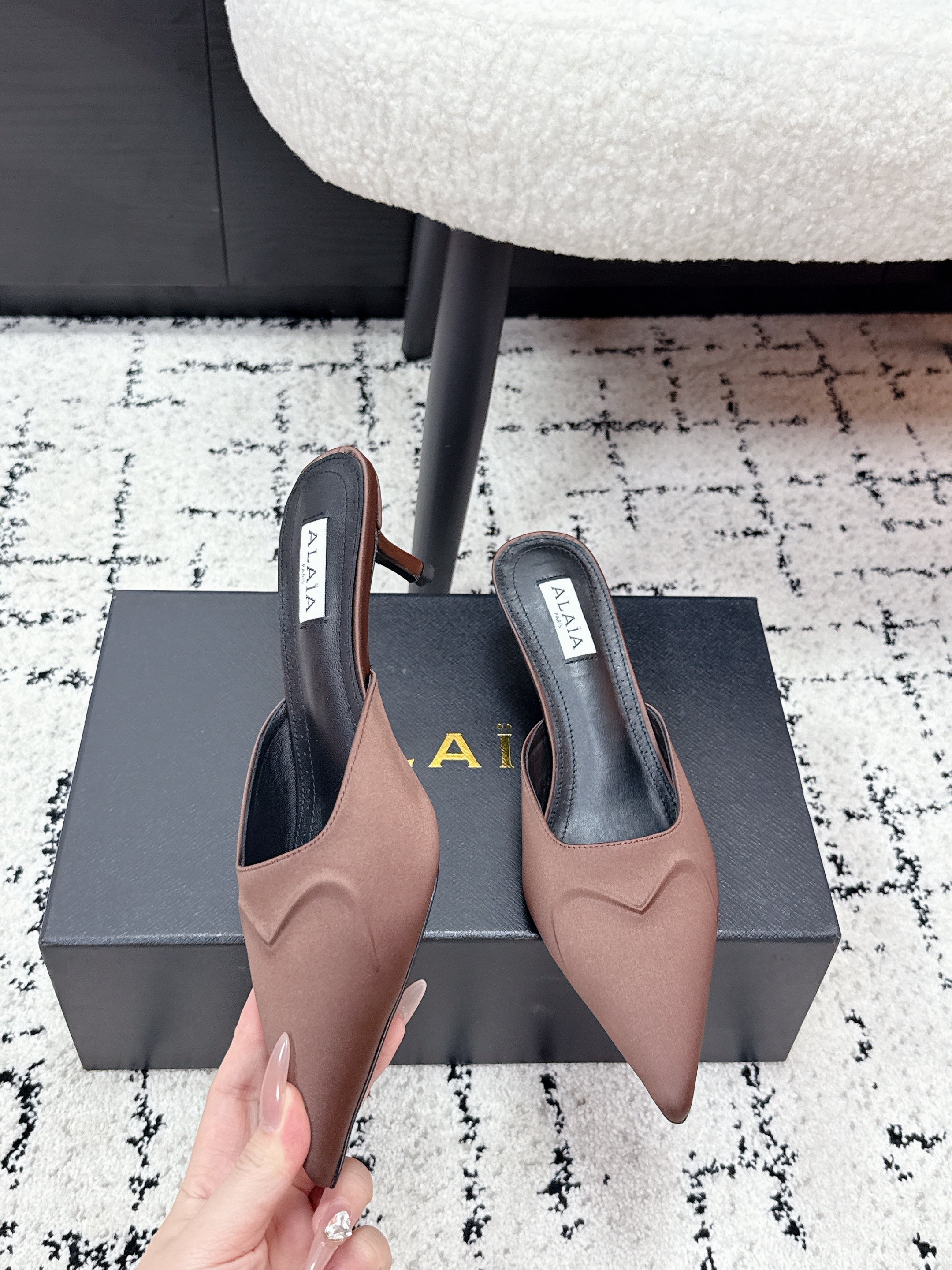 ALAIA 26S HEELED MULES 65 MM IN CHOCOLATE BROWN SATIN
