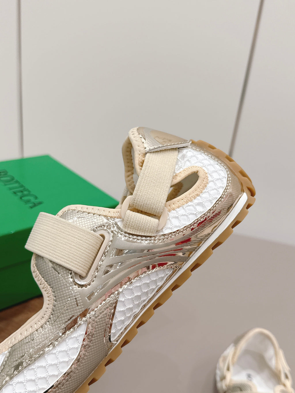 BOTTEGA VENETA 26S ORBIT FLASH MARY JANE IN BEIGE AND WHITE BREATHABLE MESH