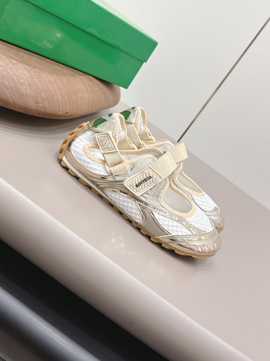 BOTTEGA VENETA 26S ORBIT FLASH MARY JANE IN BEIGE AND WHITE BREATHABLE MESH