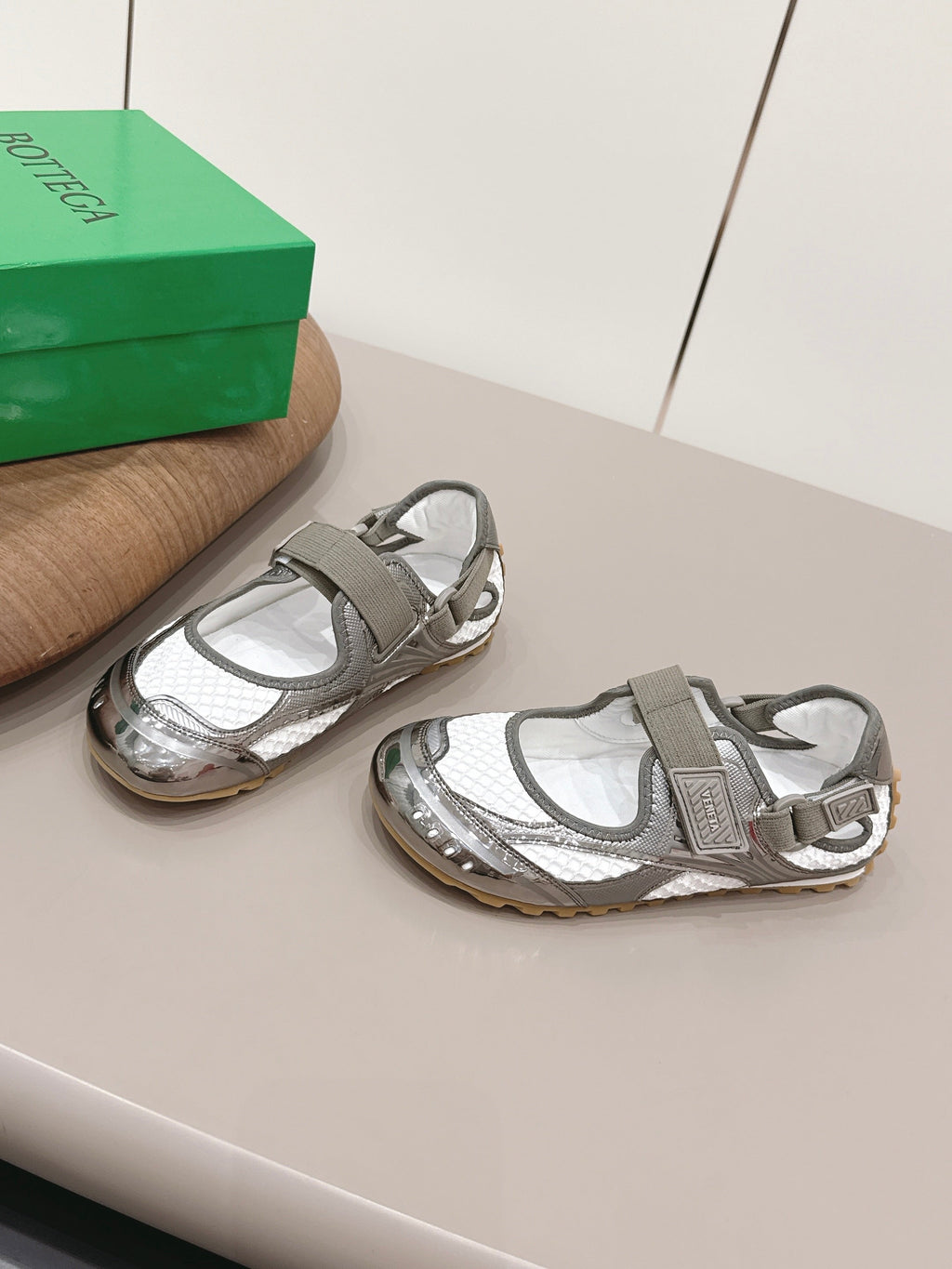 BOTTEGA VENETA 26S ORBIT FLASH MARY JANE IN GREY AND WHITE BREATHABLE MESH