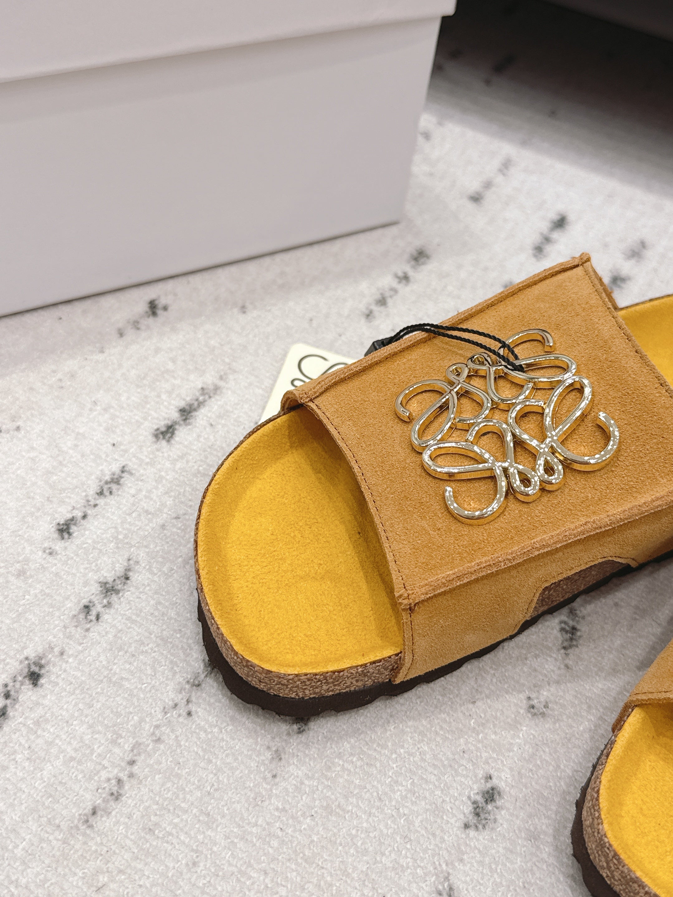 LOEWE 26S FLAT SANDALS IN GOLD YELLOW LOGO GOLD HARDWARE