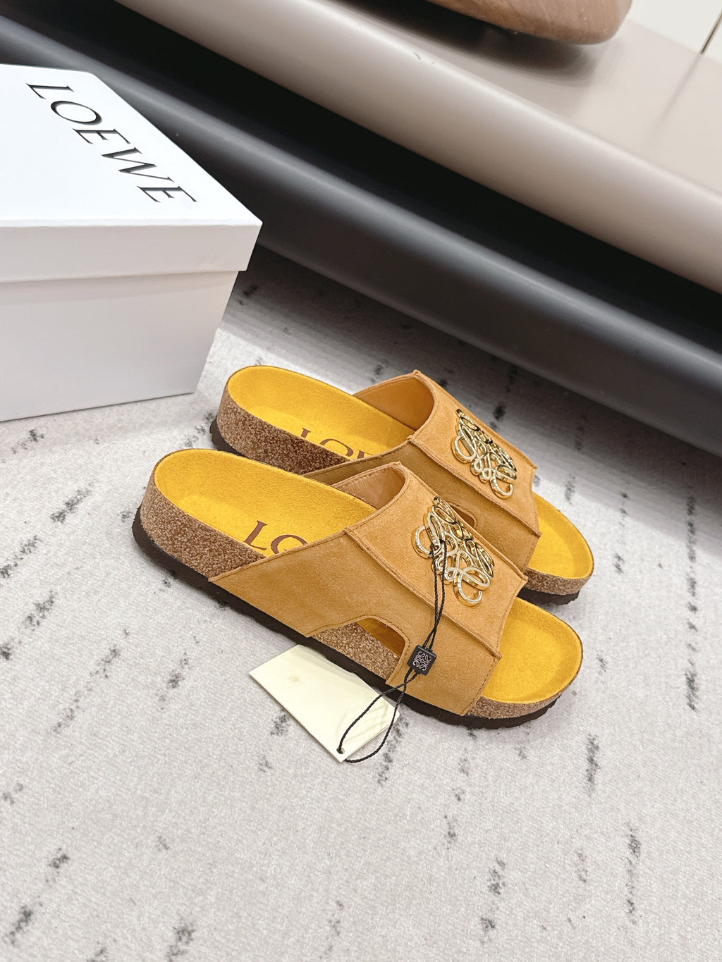 LOEWE 26S FLAT SANDALS IN GOLD YELLOW LOGO GOLD HARDWARE