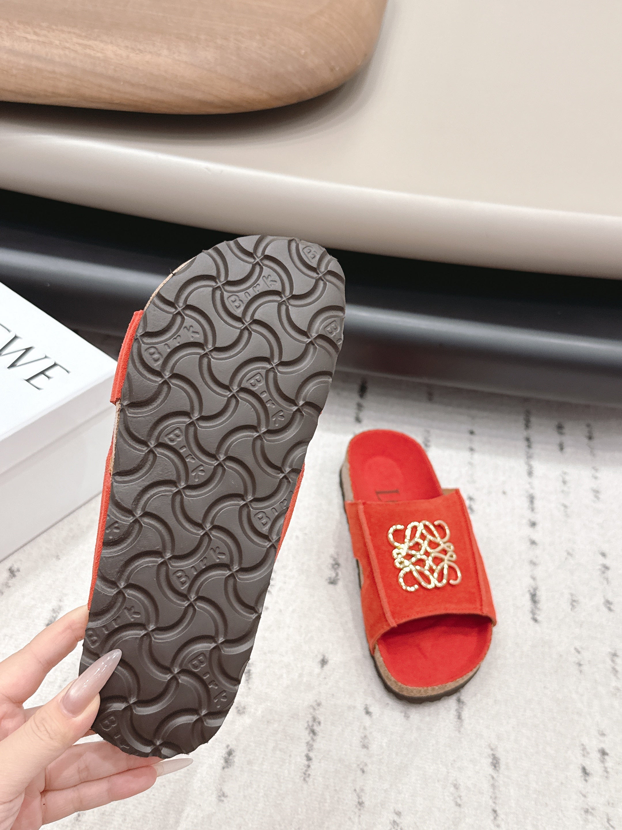 LOEWE 26S FLAT SANDALS IN RED LOGO GOLD HARDWARE