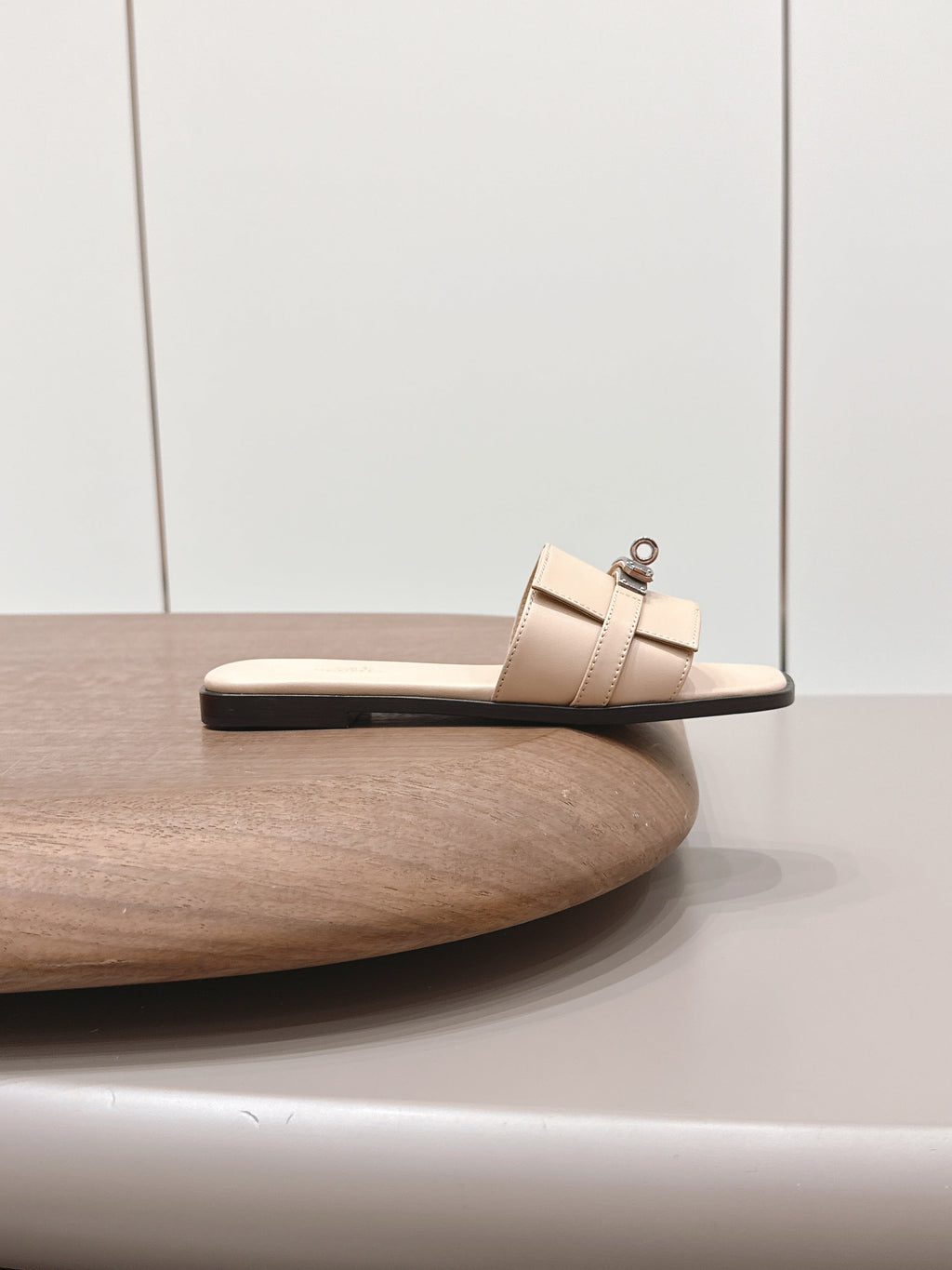 HM 26S GIULIA SANDAL IN NUDE BEIGE CALFSKIN SILVER HARDWARE