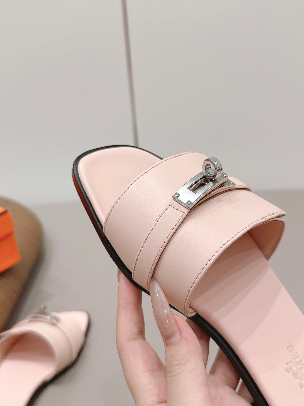 HM 26S GIULIA SANDAL IN LIGHT PINK CALFSKIN SILVER HARDWARE