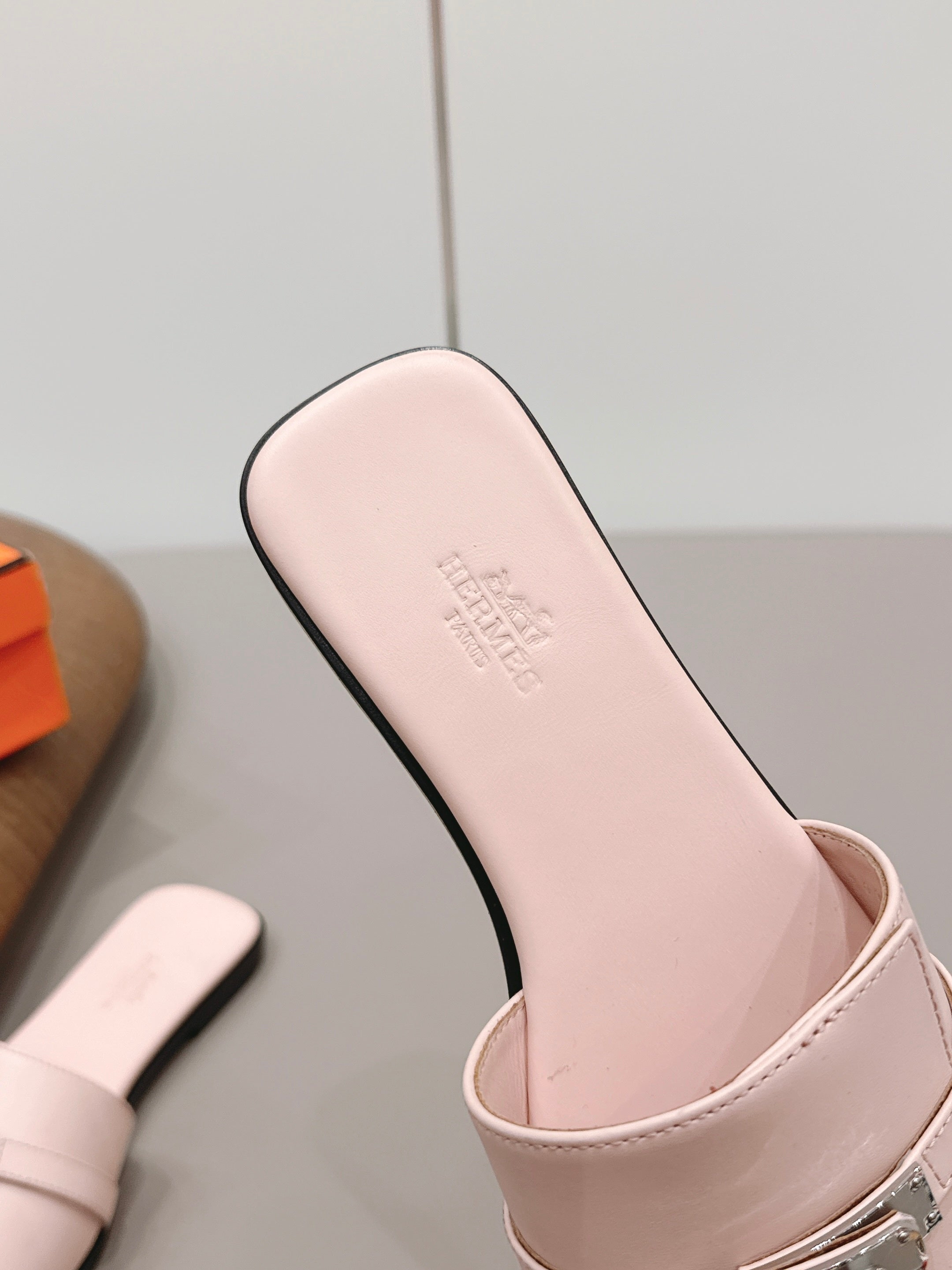 HM 26S GIULIA SANDAL IN LIGHT PINK CALFSKIN SILVER HARDWARE