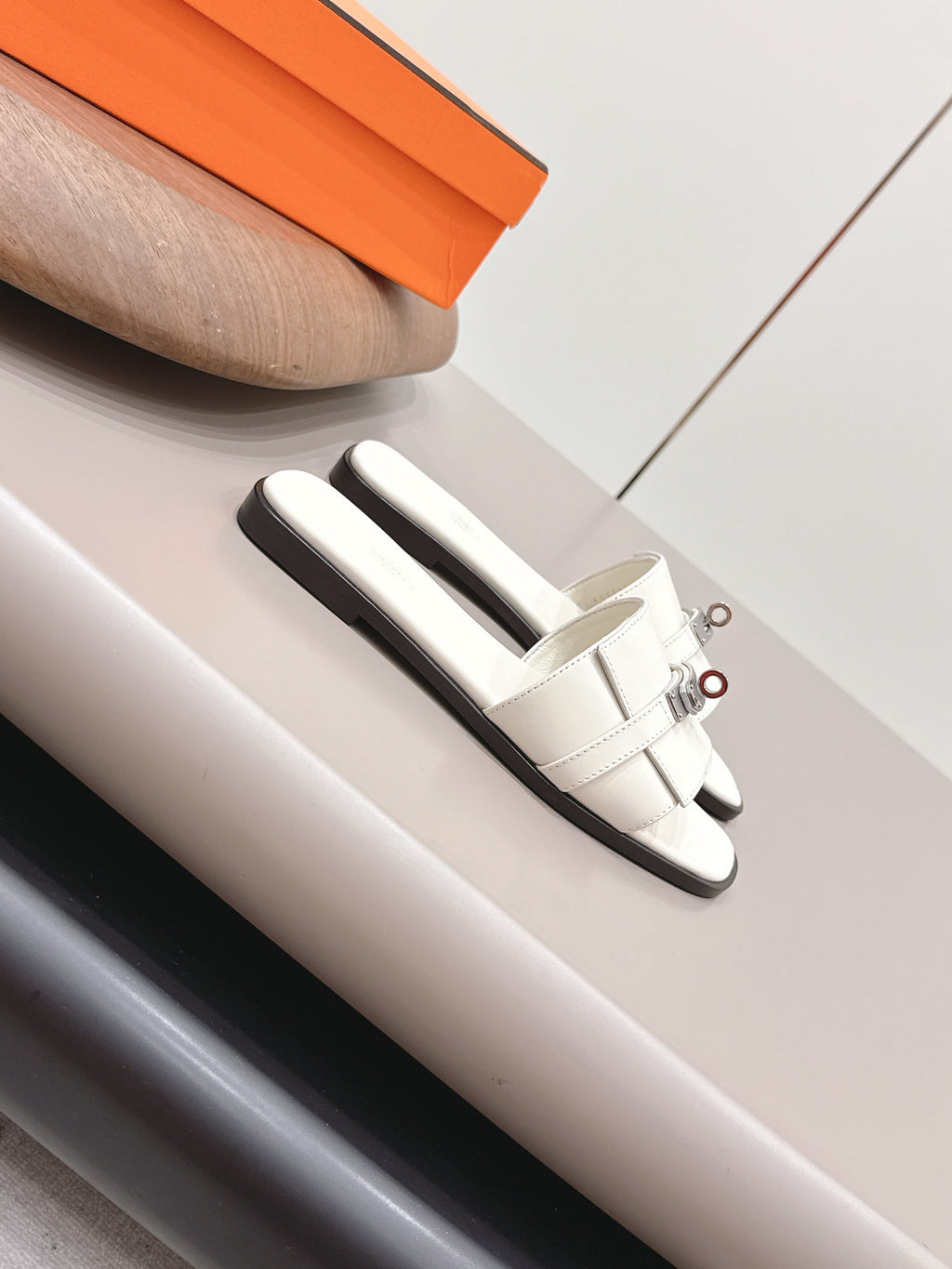 HM 26S GIULIA SANDAL IN IVORY WHITE CALFSKIN SILVER HARDWARE