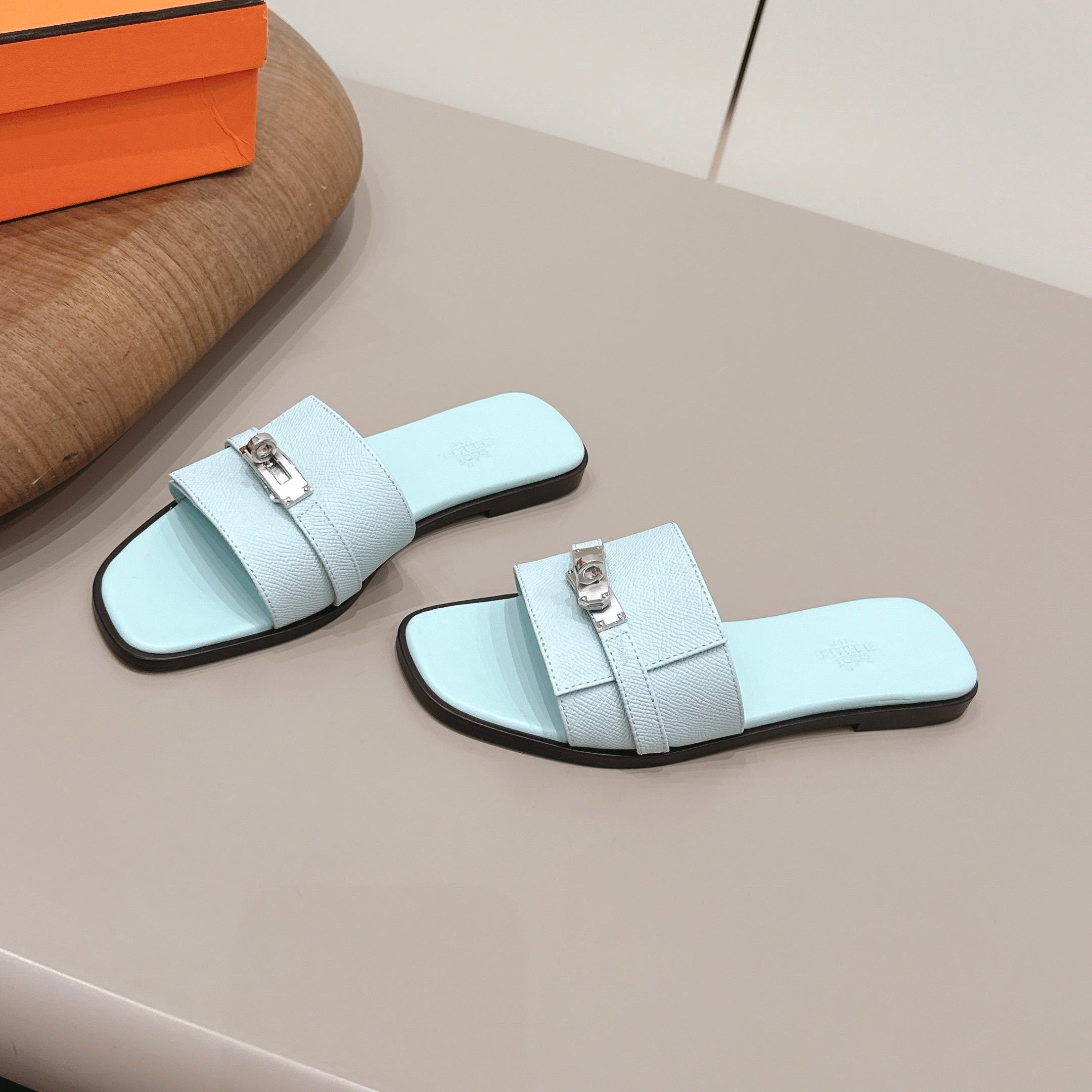 HM 26S GIULIA SANDAL IN ICE BLUE EPSOM CALFSKIN SILVER HARDWARE