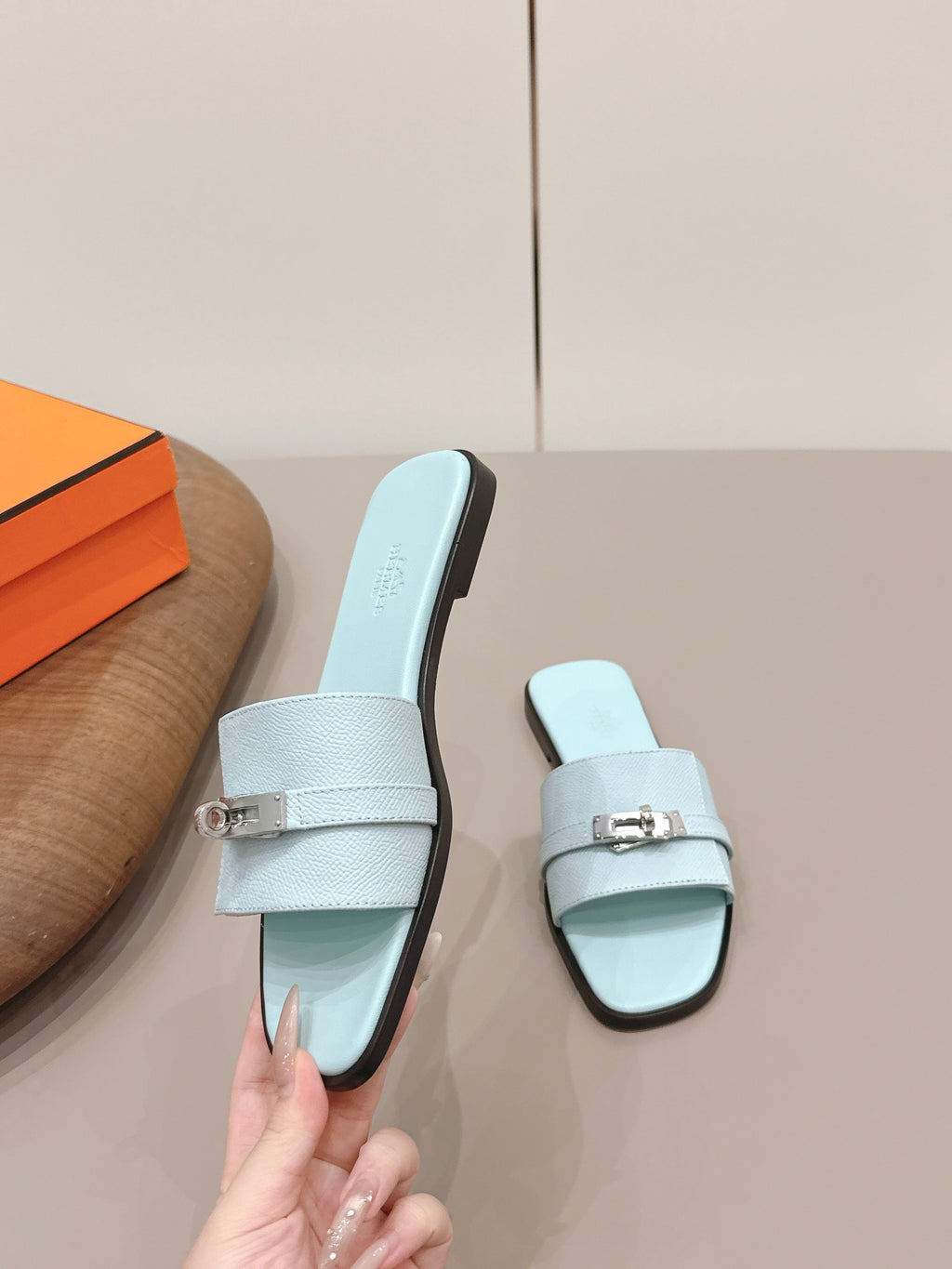 HM 26S GIULIA SANDAL IN ICE BLUE EPSOM CALFSKIN SILVER HARDWARE