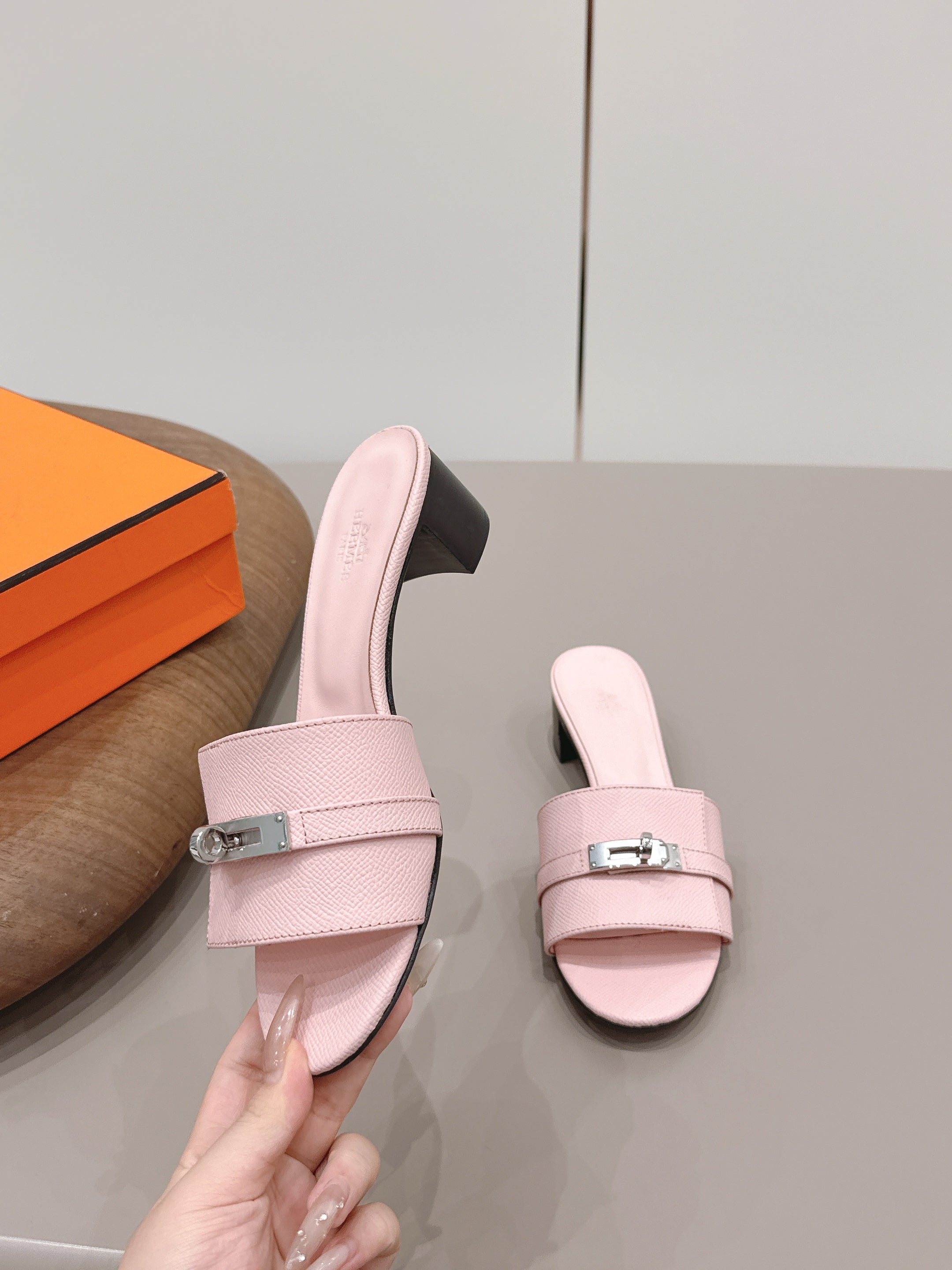 HM 26S KELLY HEEL SANDAL 50MM IN LIGHT PINK EPSOM CALFSKIN SILVER HARDWARE