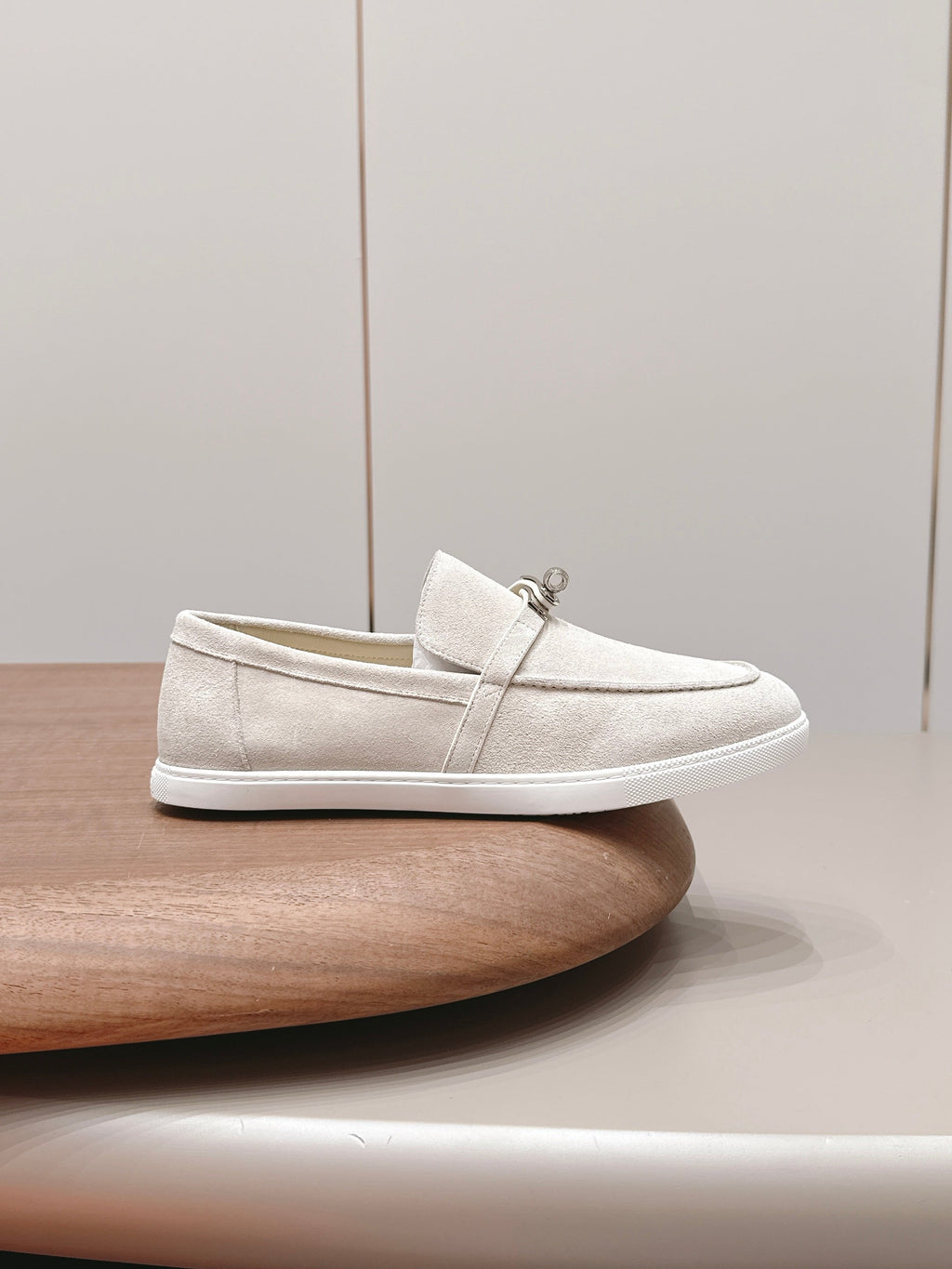 HM 26S KELLY PARIS LOAFERS IN CREAM WHITE SUEDE SILVER HARDWARE