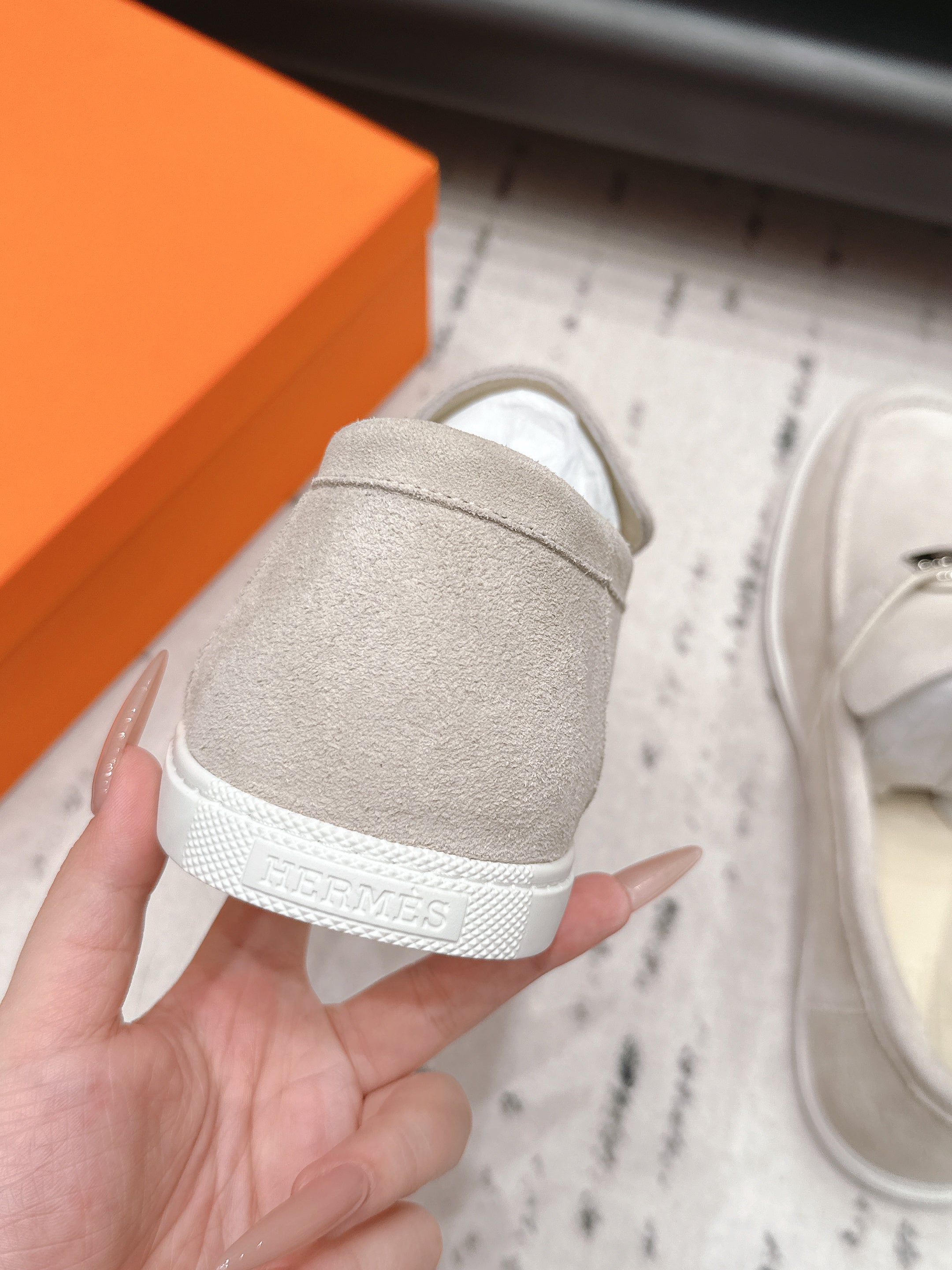 HM 26S KELLY PARIS LOAFERS IN CREAM WHITE SUEDE SILVER HARDWARE