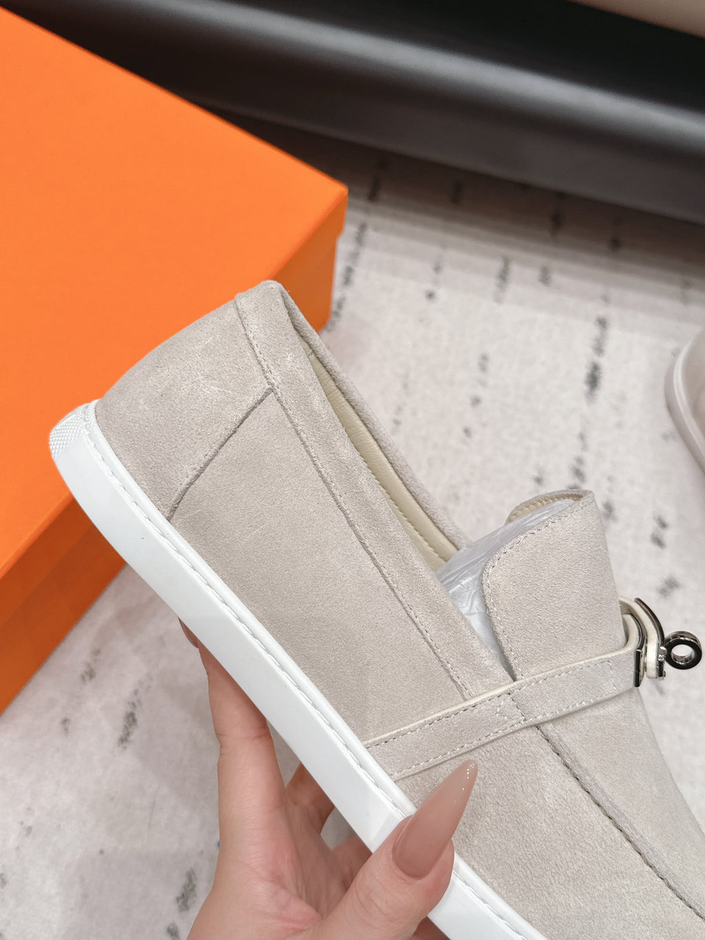 HM 26S KELLY PARIS LOAFERS IN CREAM WHITE SUEDE SILVER HARDWARE