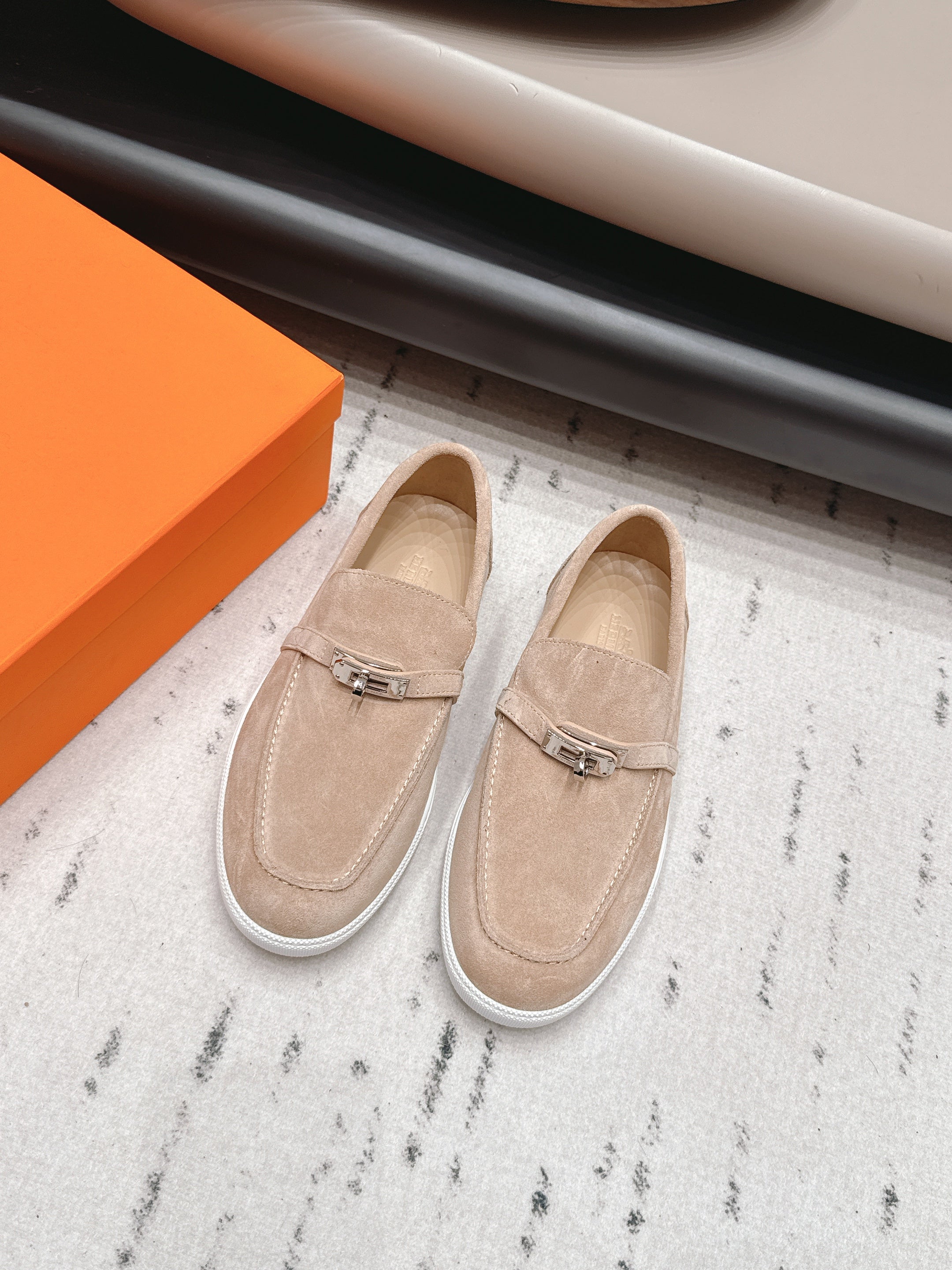 HM 26S KELLY PARIS LOAFERS IN SAND BROWN SUEDE SILVER HARDWARE