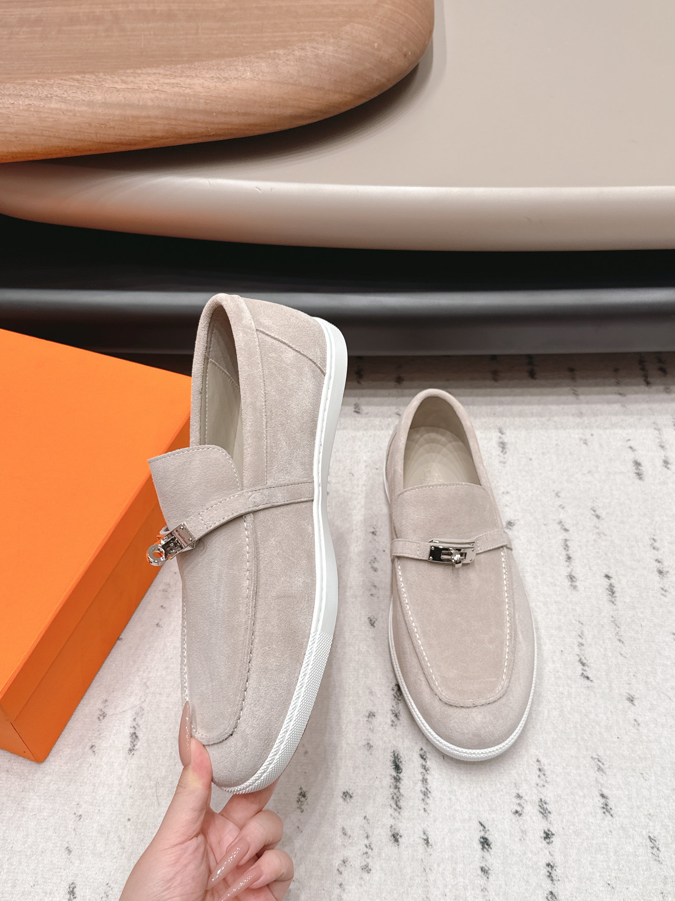 HM 26S KELLY PARIS LOAFERS IN LIGHT GREY SUEDE SILVER HARDWARE