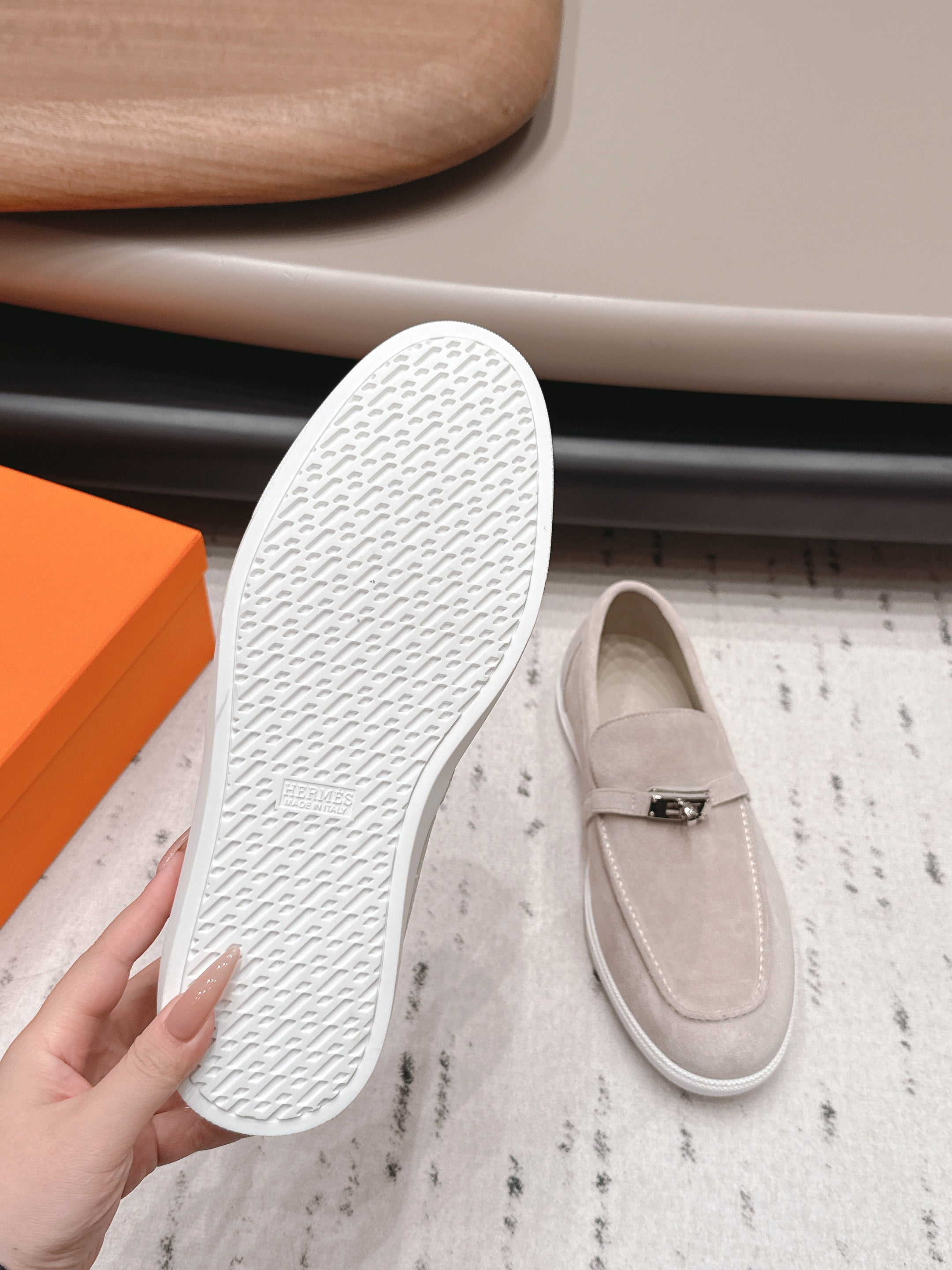 HM 26S KELLY PARIS LOAFERS IN LIGHT GREY SUEDE SILVER HARDWARE