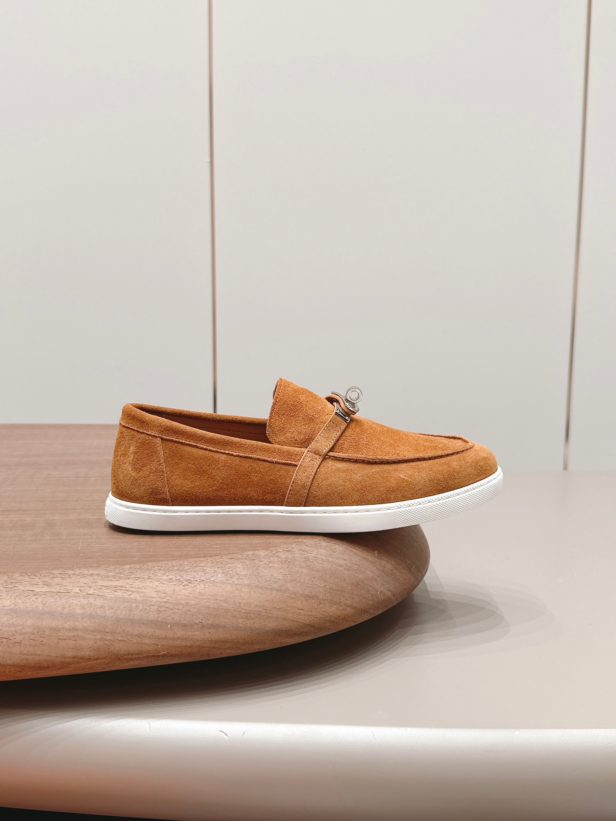 HM 26S KELLY PARIS LOAFERS IN ORANGE SUEDE SILVER HARDWARE