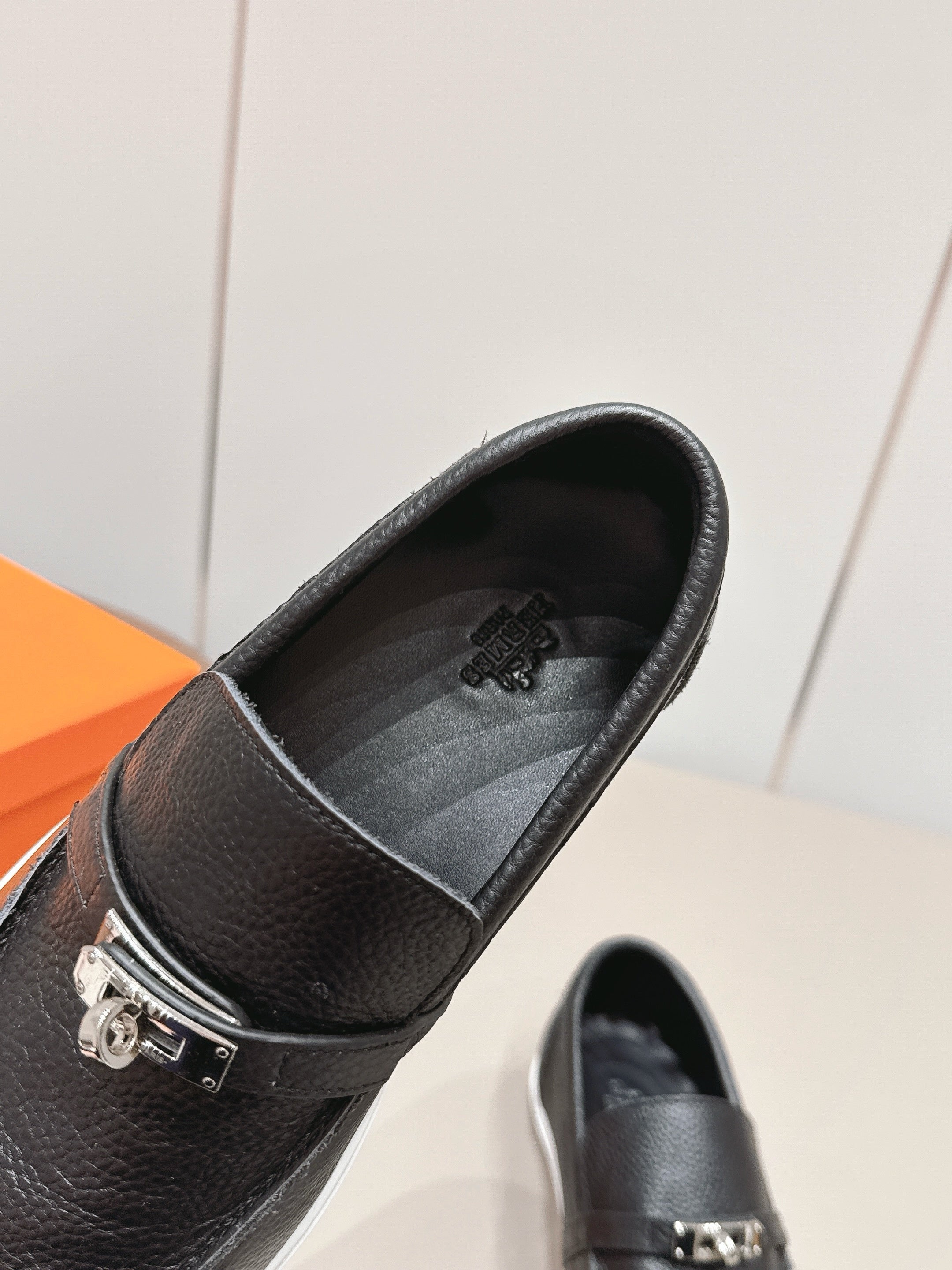 HM 26S KELLY PARIS LOAFERS IN BLACK CALFSKIN SILVER HARDWARE
