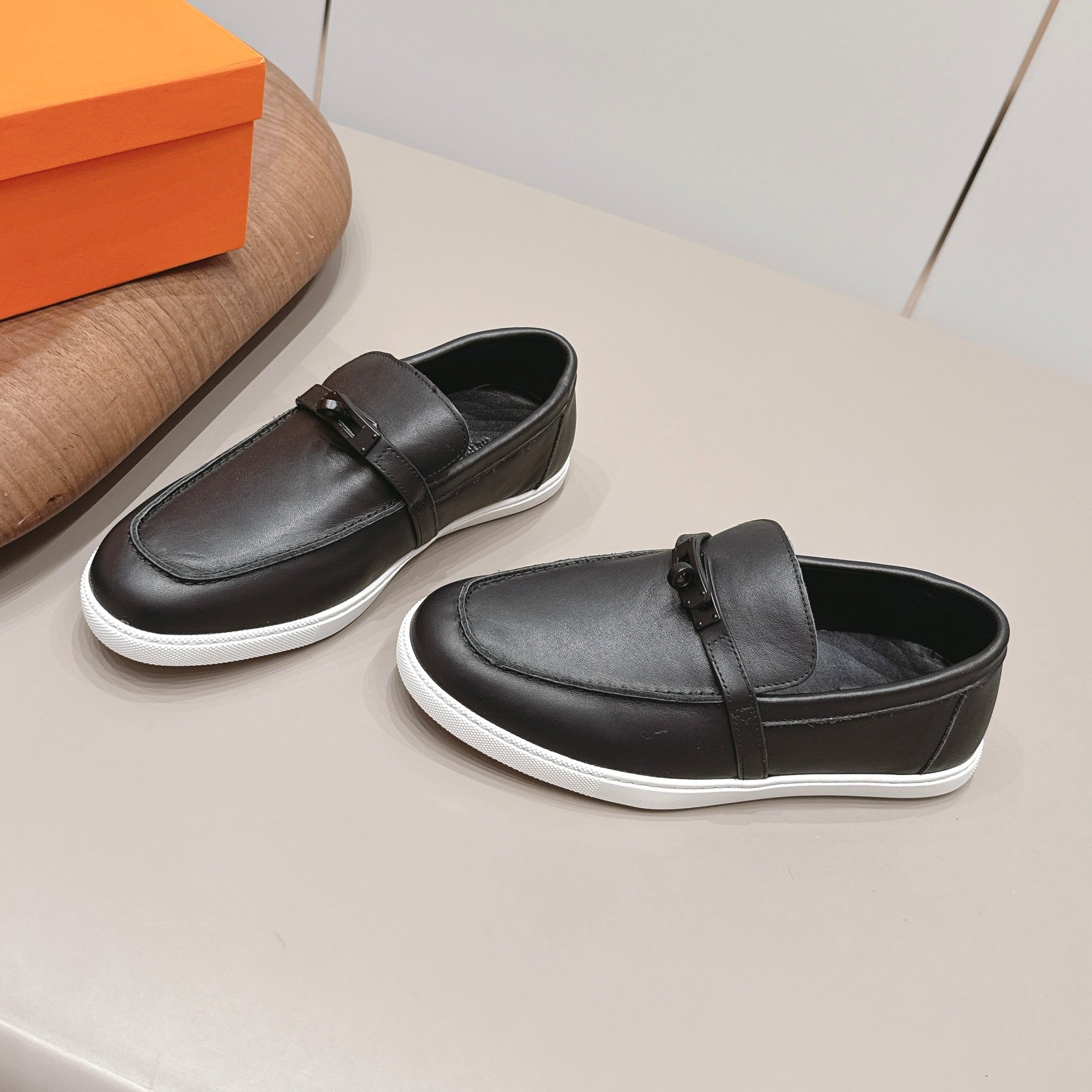 HM 26S KELLY PARIS LOAFERS IN BLACK CALFSKIN BLACK HARDWARE