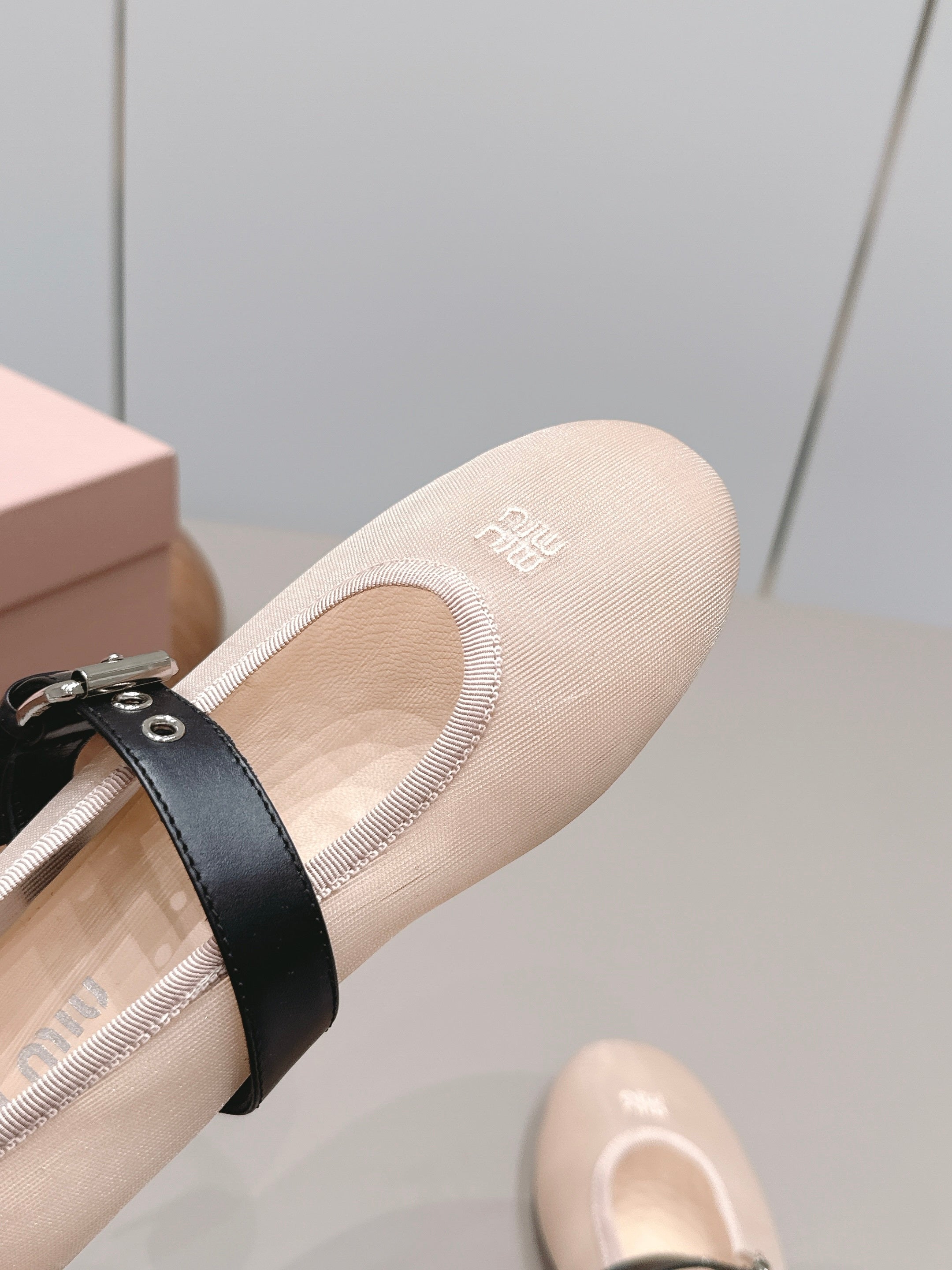 MIUMIU 26S BALLERINAS IN BEIGE MESH AND BLACK CALFSKIN