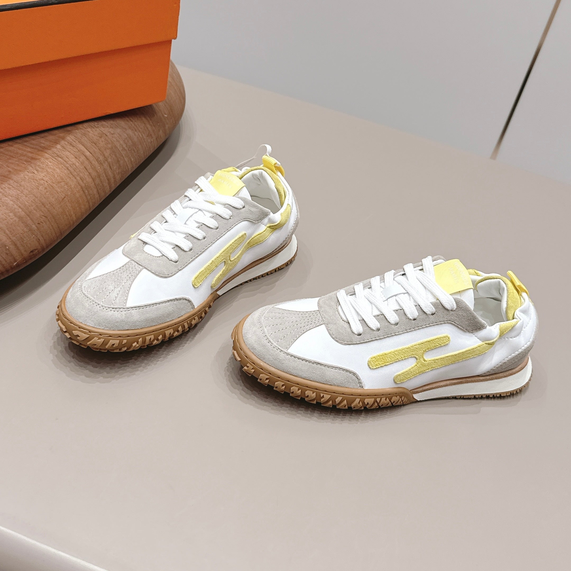 HM 26S BOUNCING SNEAKERS IN WHITE CALFSKIN AND LIGHT GREY YELLOW SUEDE