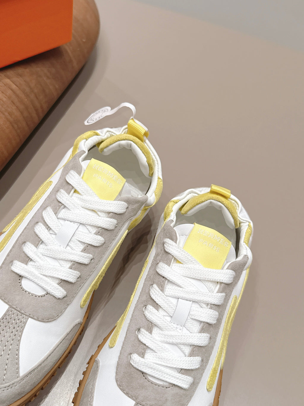 HM 26S BOUNCING SNEAKERS IN WHITE CALFSKIN AND LIGHT GREY YELLOW SUEDE