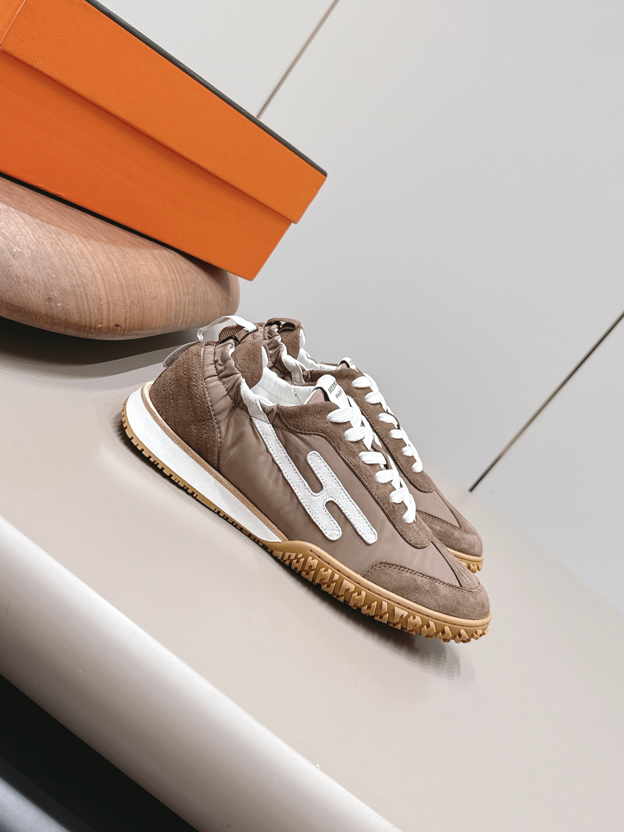 HM 26S BOUNCING SNEAKERS IN BROWN NYLON AND SUEDE