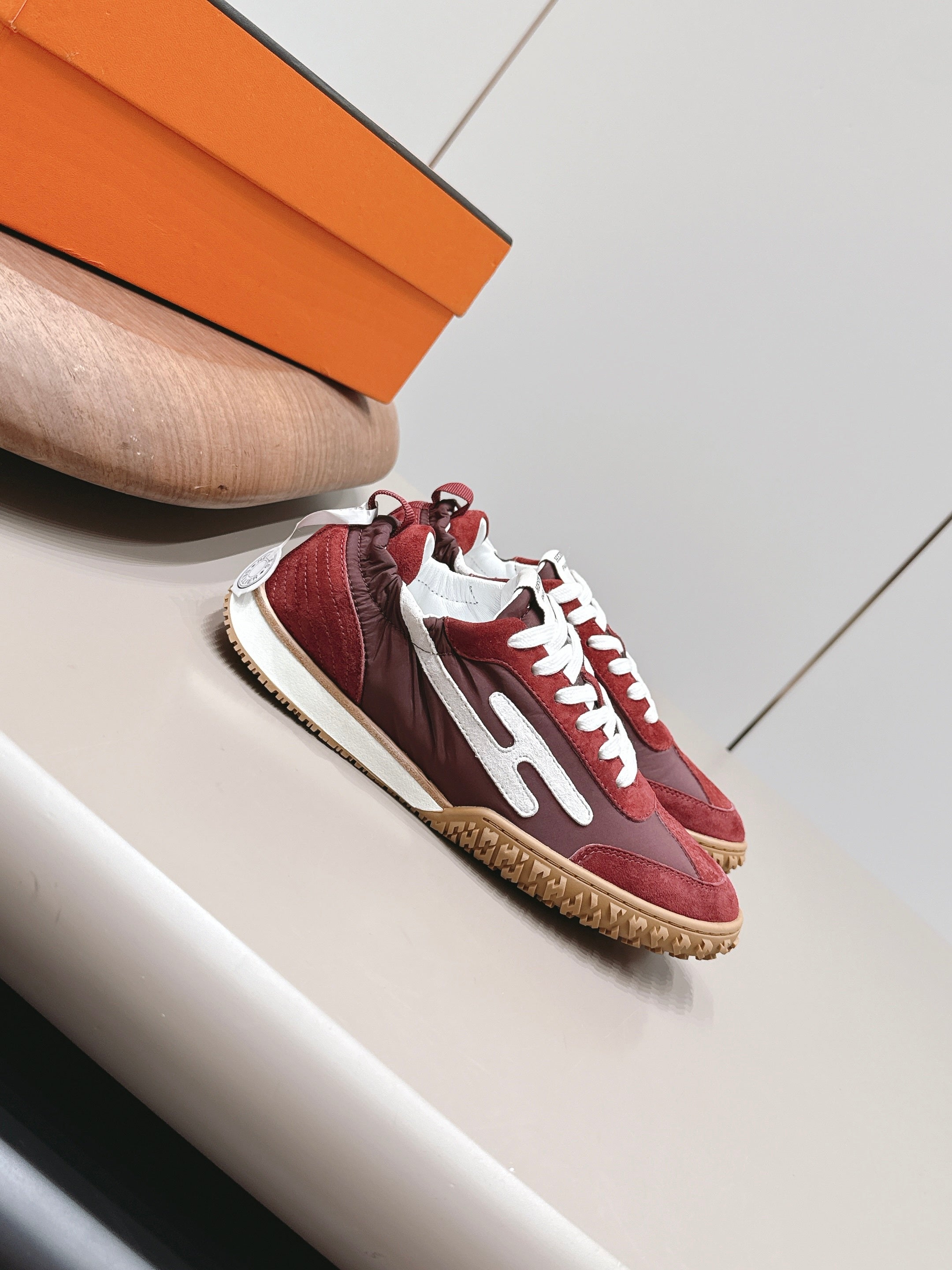 HM 26S BOUNCING SNEAKERS IN BROWN NYLON AND RED SUEDE