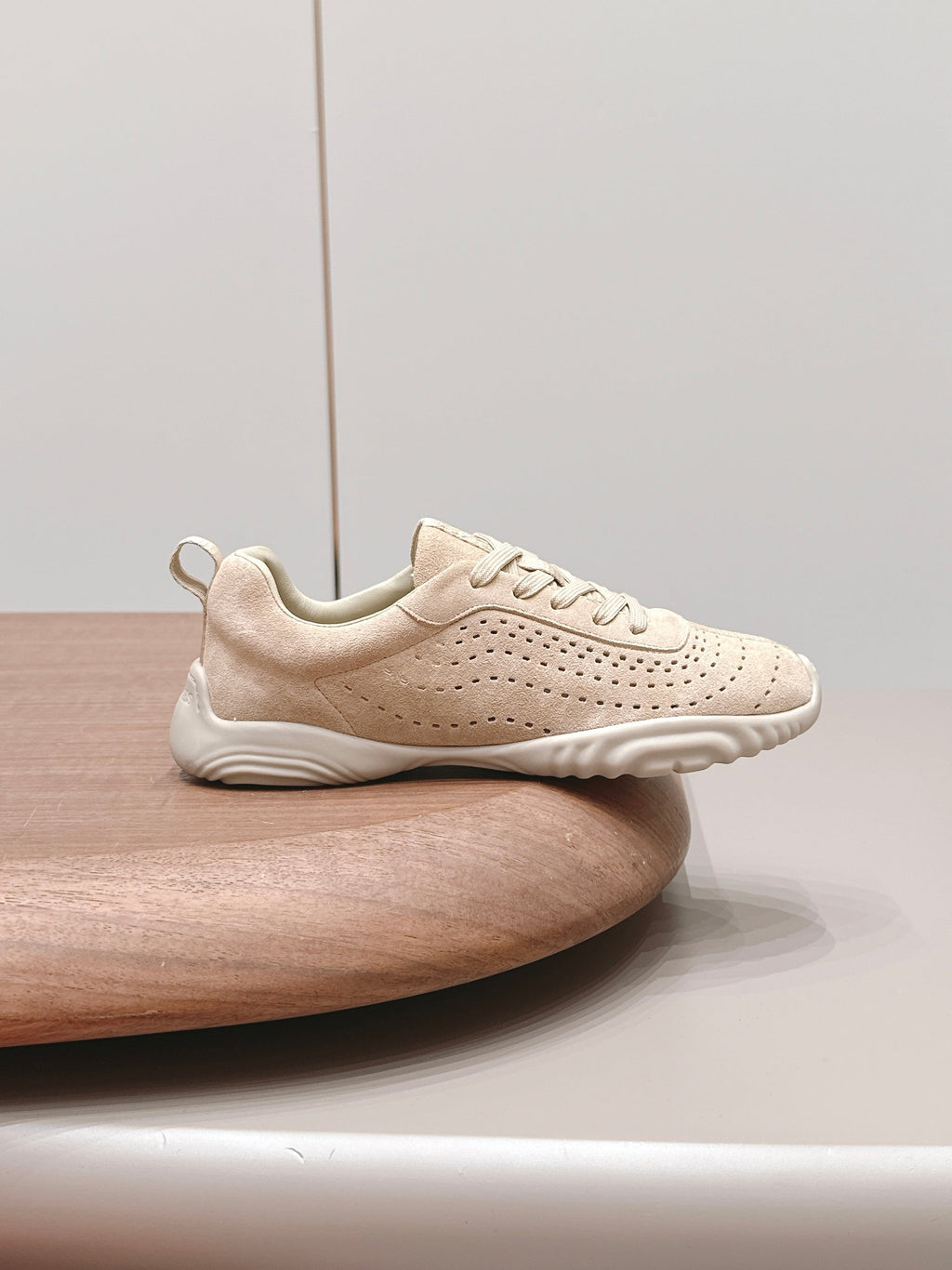 HM 26S TRAIL SNEAKERS IN BEIGE PERFORATED SUEDE
