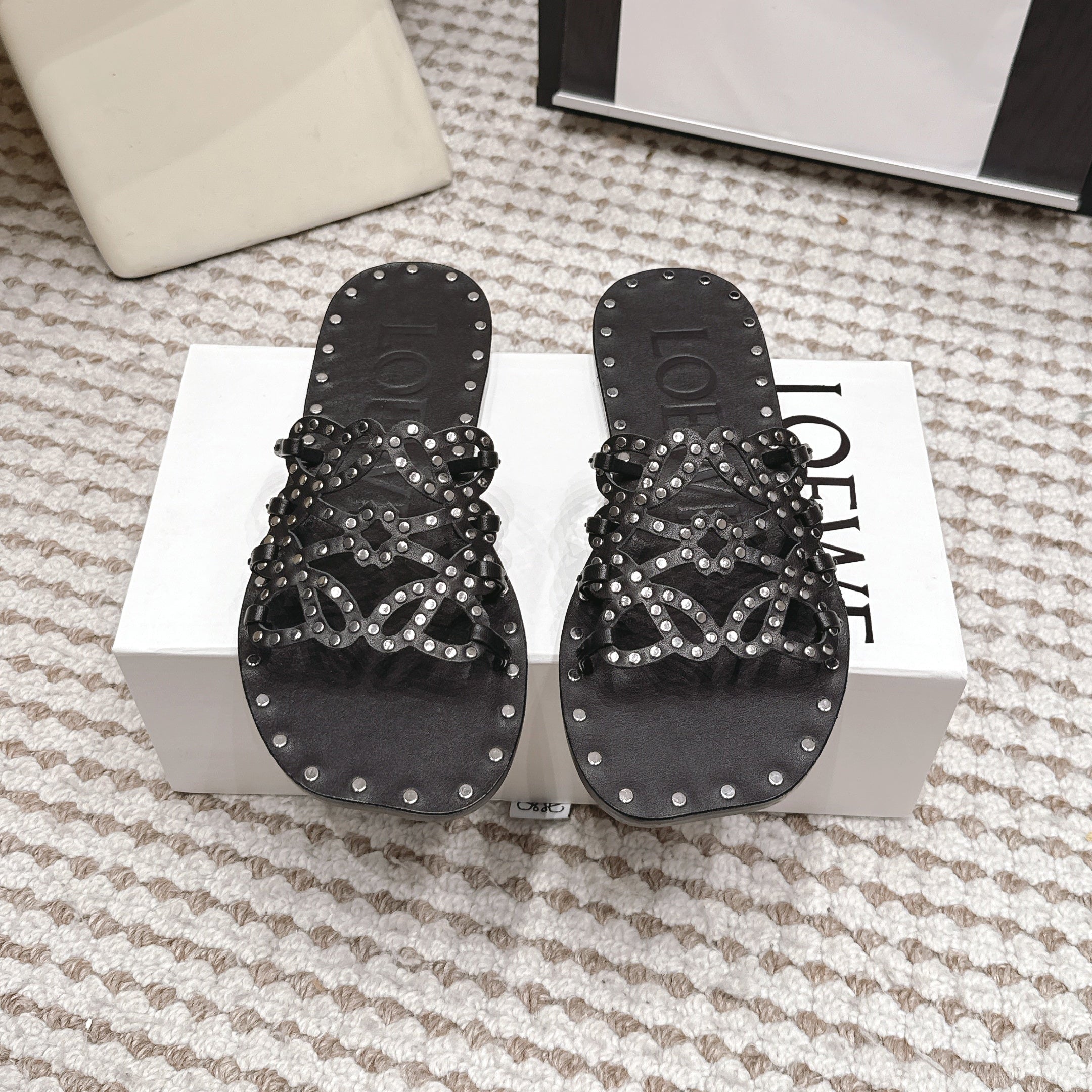 LOEWE 26S PETAL ANAGRAM SLIDE IN BLACK CALFSKIN WITH STUDS