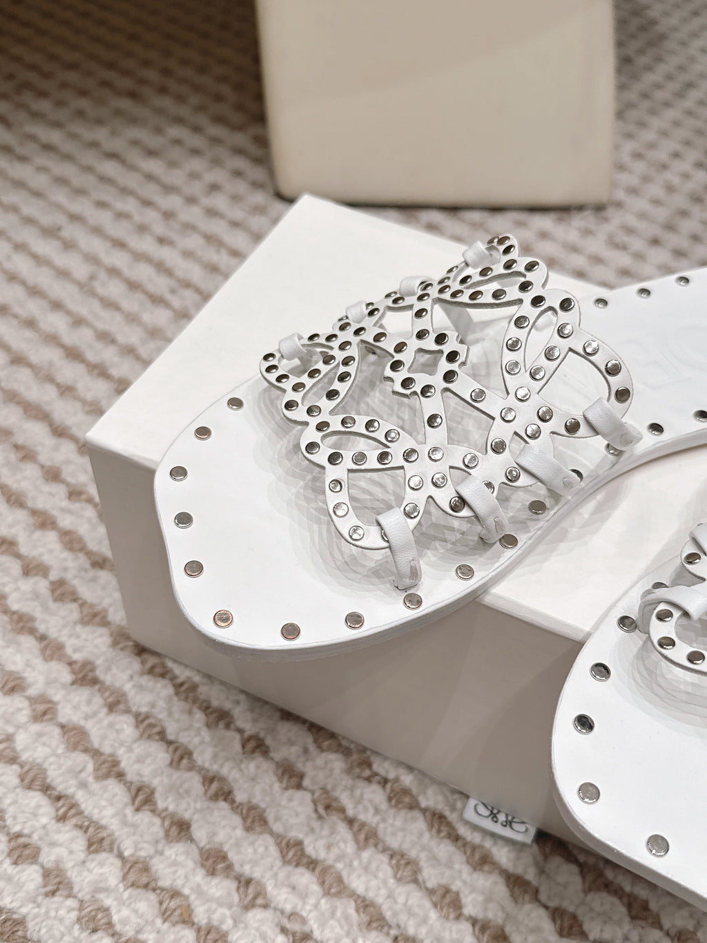 LOEWE 26S PETAL ANAGRAM SLIDE IN WHITE CALFSKIN WITH STUDS