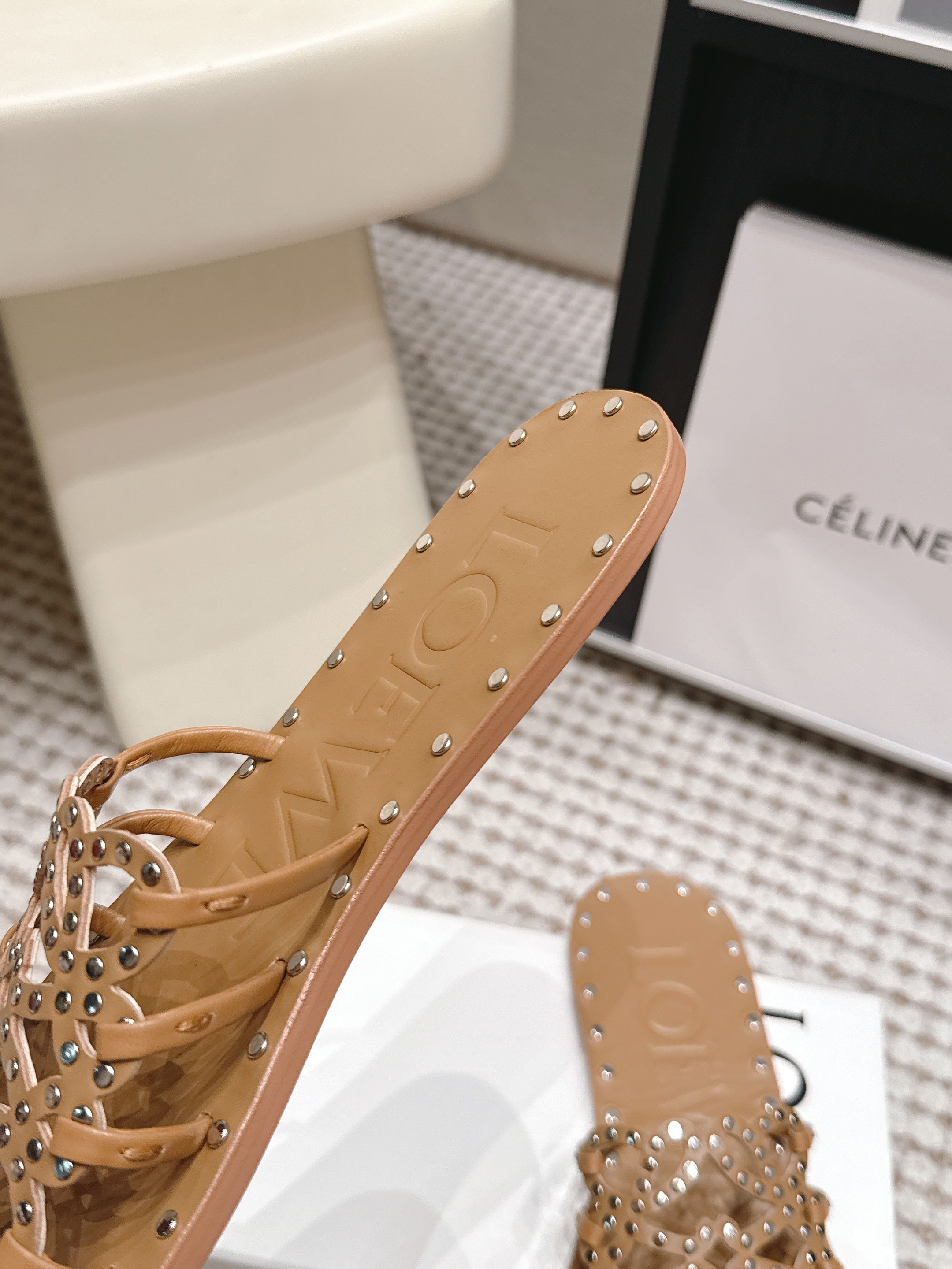 LOEWE 26S PETAL ANAGRAM SLIDE IN TAN BROWN CALFSKIN WITH STUDS