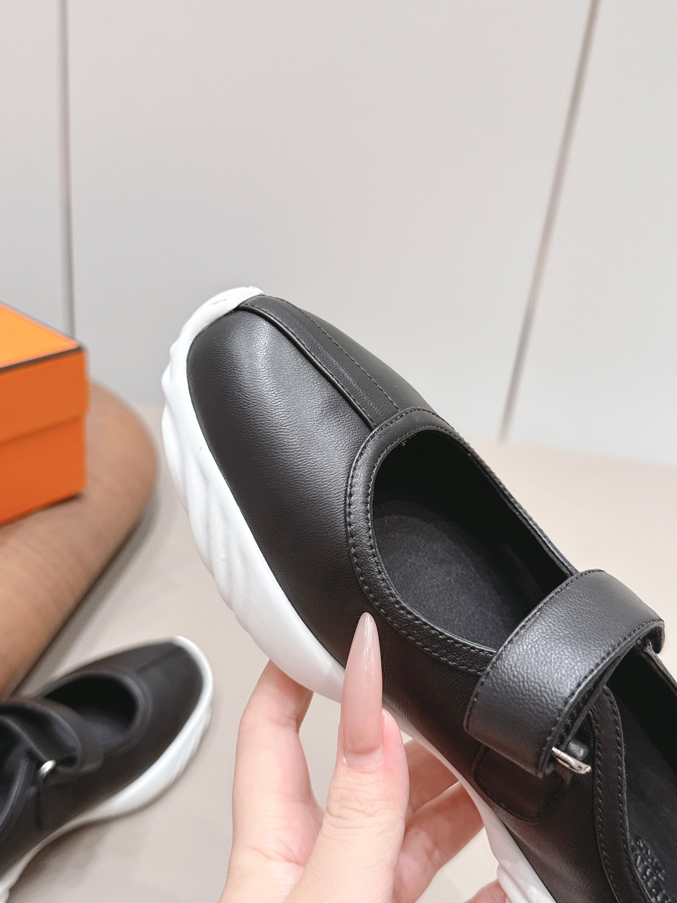 HM 26S KICHU BALLET FLAT IN BLACK CALFSKIN