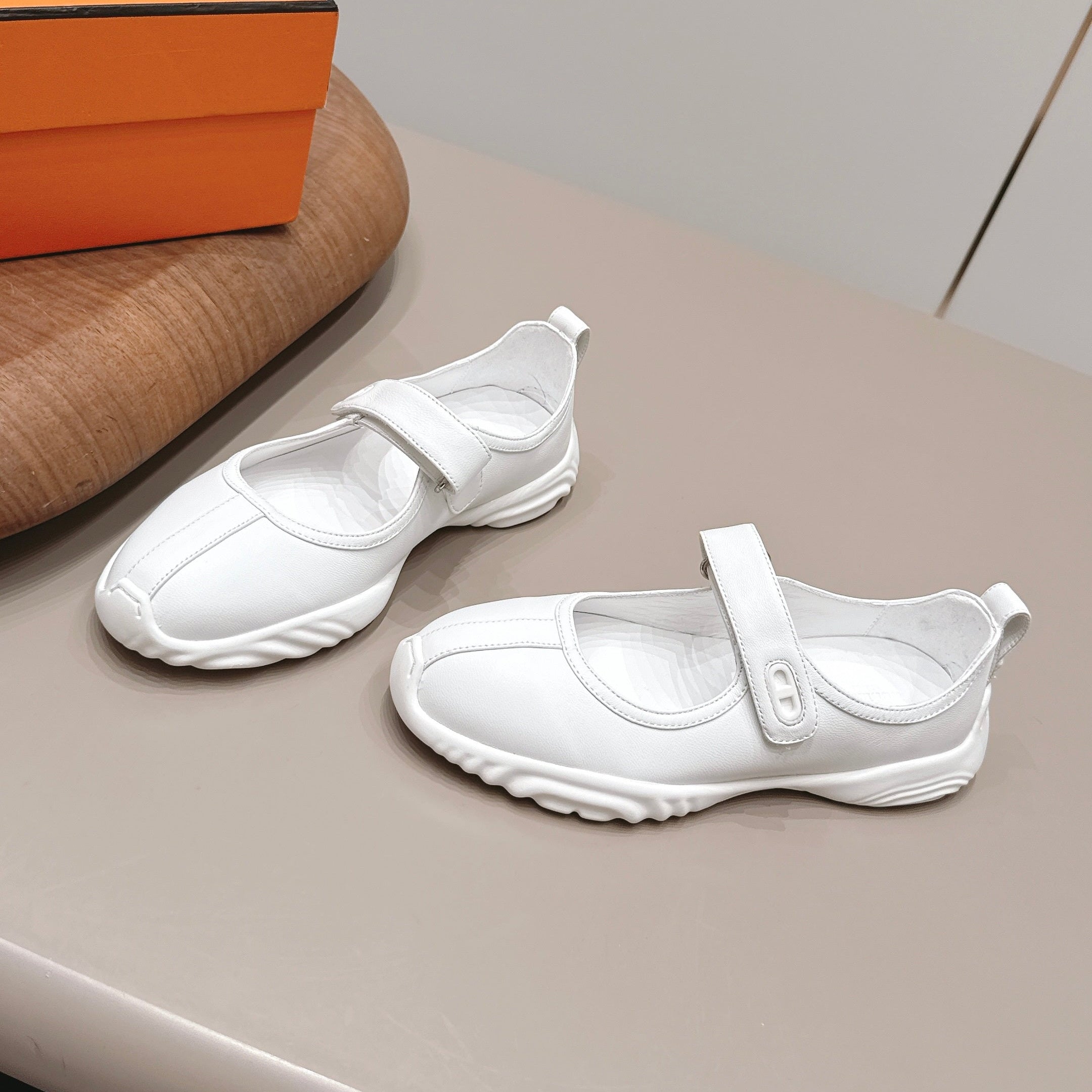 HM 26S KICHU BALLET FLAT IN WHITE CALFSKIN