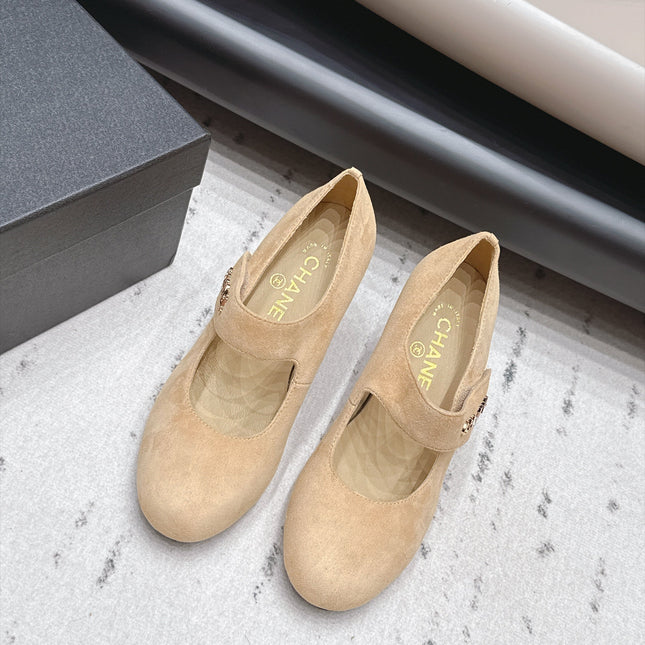 CHANEL 26S MARY JANE BLOCK HEEL PUMPS 80 MM IN BEIGE SUEDE