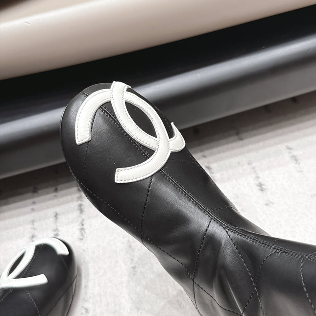 CHANEL 26S KNEE HIGH BOOTS IN BLACK QUILTED CALFSKIN AND PATENT CUFF