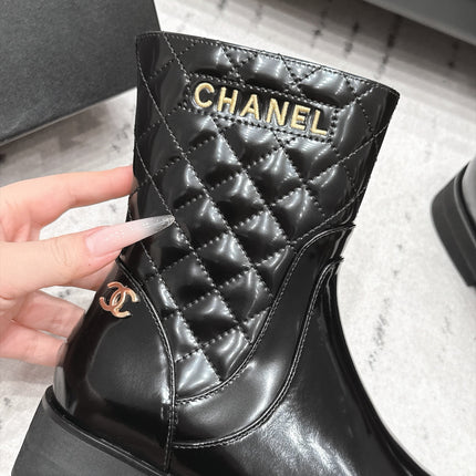 CHANEL 26S ANKLE BOOTS 40MM IN BLACK CALFSKIN PATENT AND QUILTED