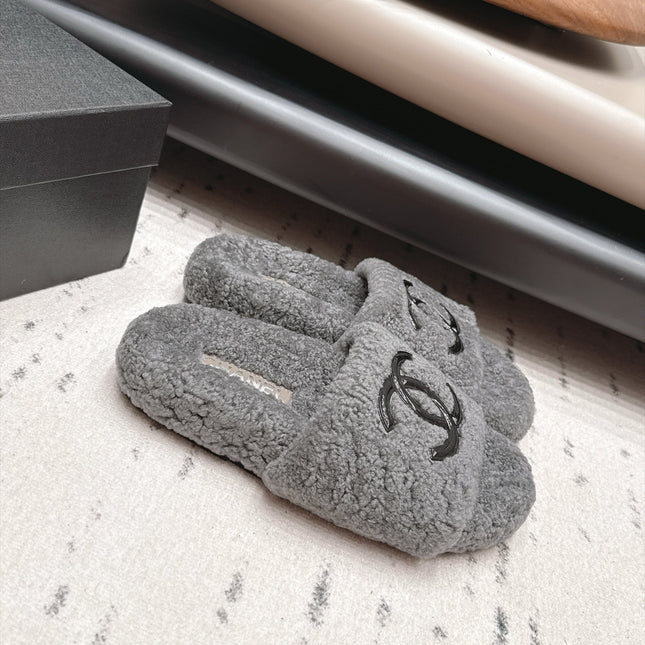 CHANEL 26S SLIDE MULES IN GREY SHEARLING AND BLACK CC LOGO