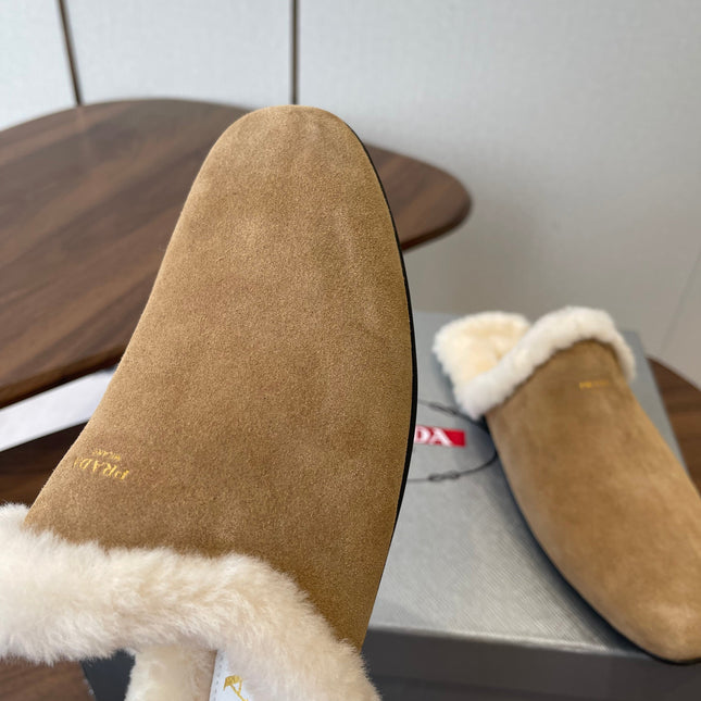 PRADA 25S CLOGS IN LIGHT BROWN SUEDE FUR-LINED