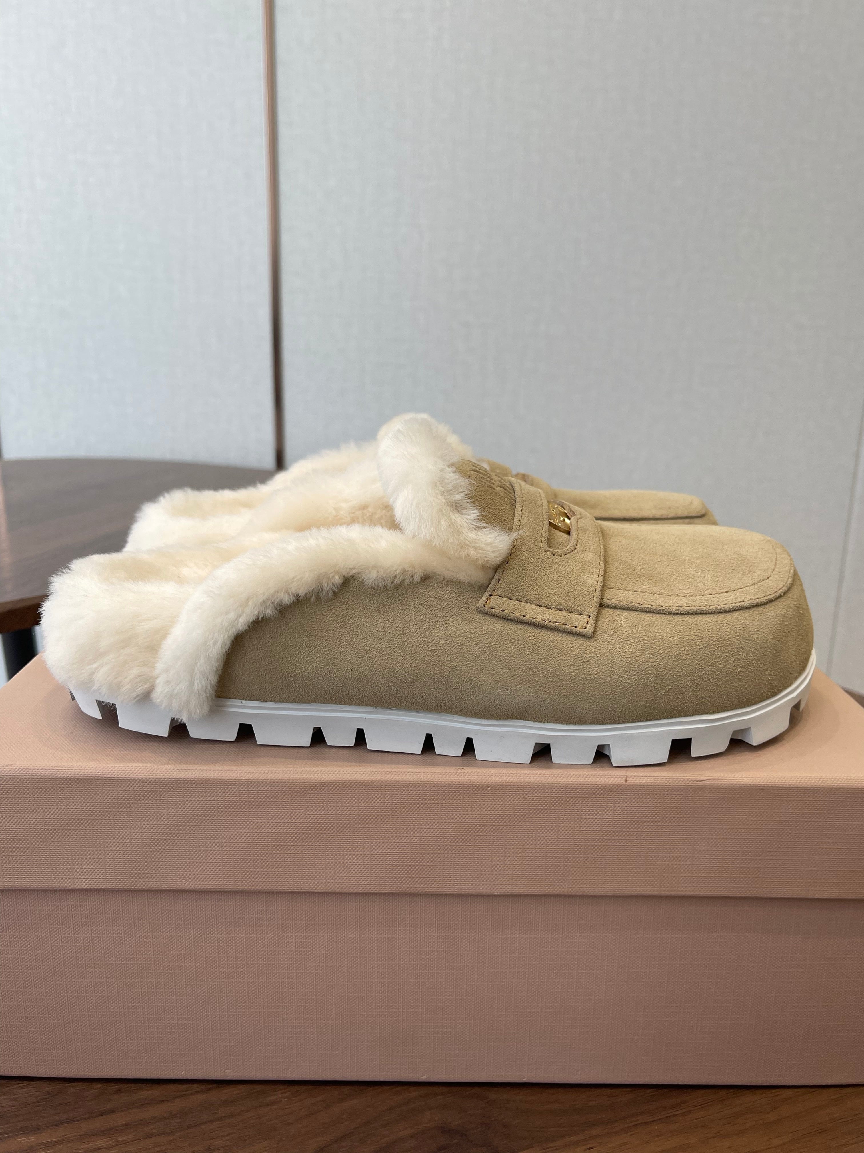 MIUMIU 25S MULES SLIPPERS SHEEPWOOL IN LIGHT BROWN SUEDE