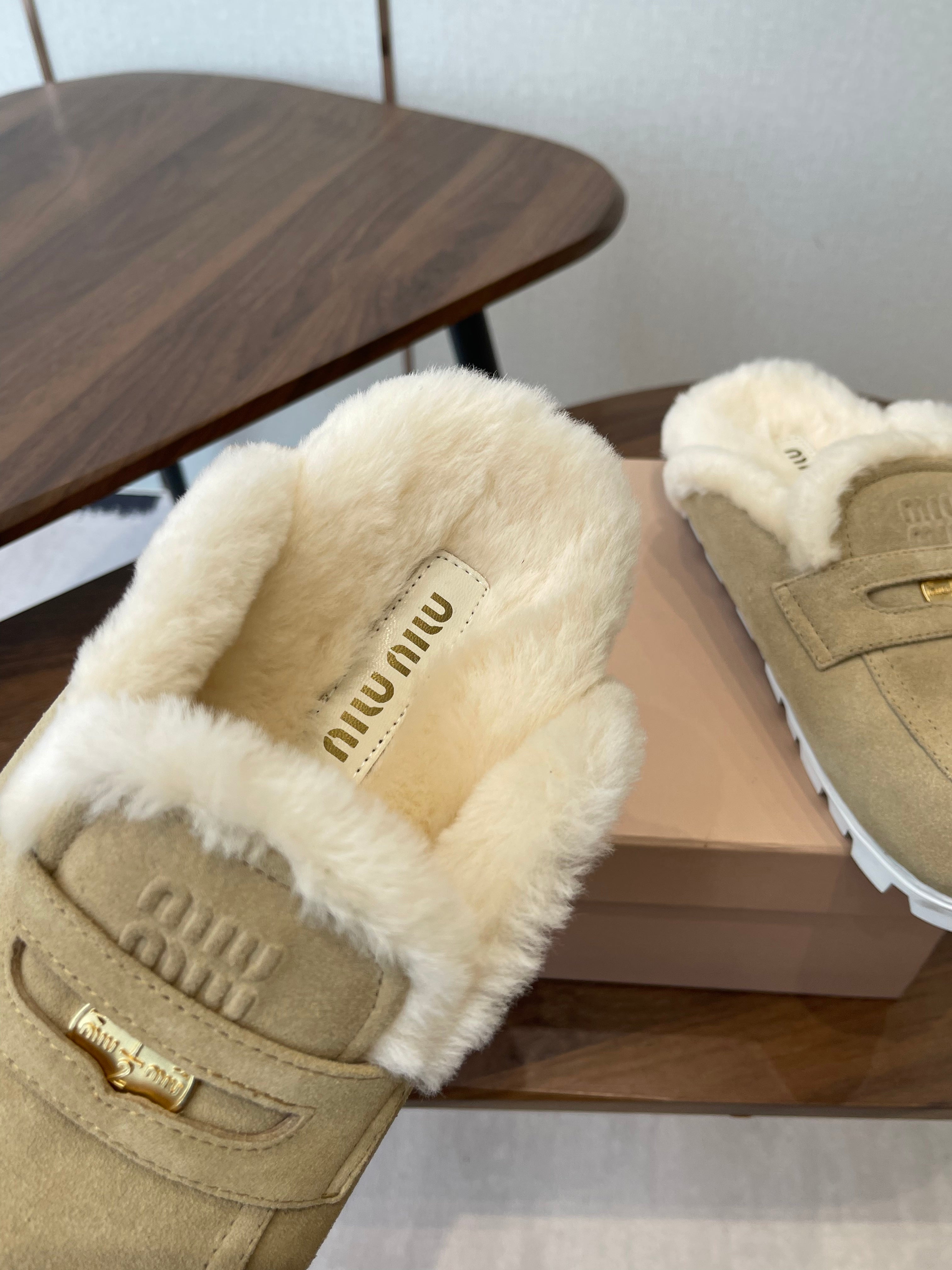 MIUMIU 25S MULES SLIPPERS SHEEPWOOL IN LIGHT BROWN SUEDE