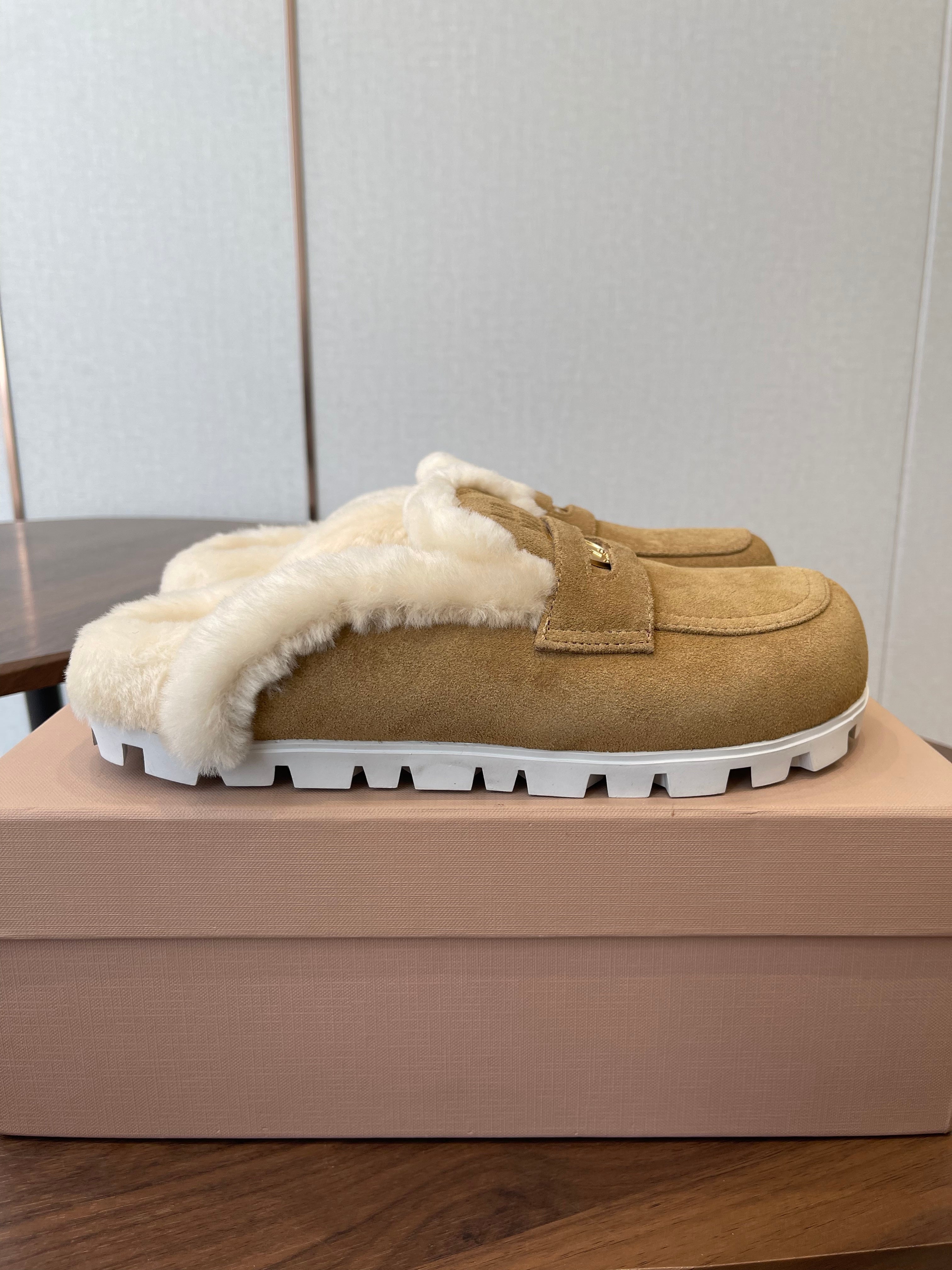 MIUMIU 25S MULES SLIPPERS SHEEPWOOL IN BROWN SUEDE