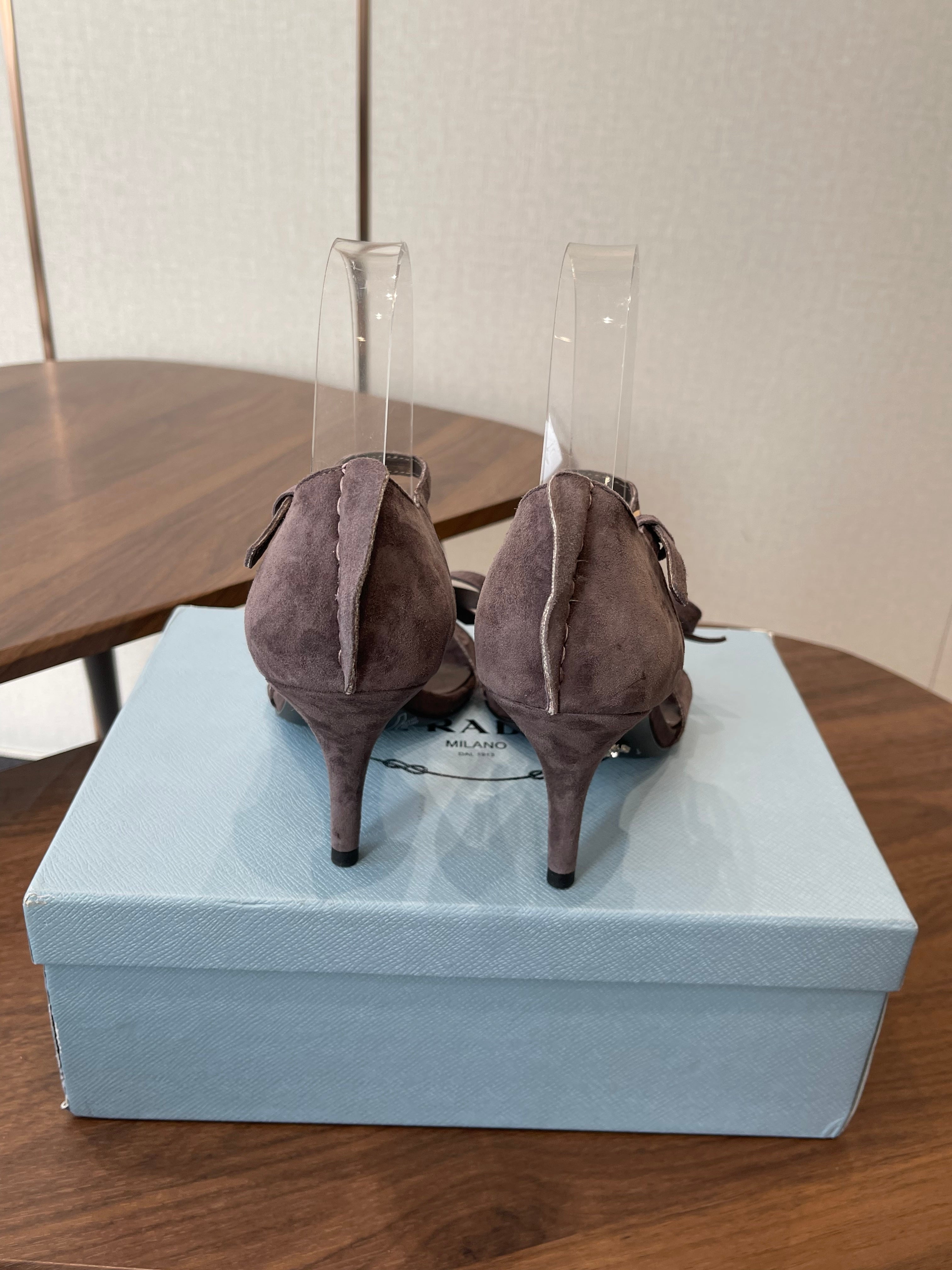 PRADA 26S HIGH HEEL SANDALS 85MM IN DARK BROWN SUEDE WITH BOW