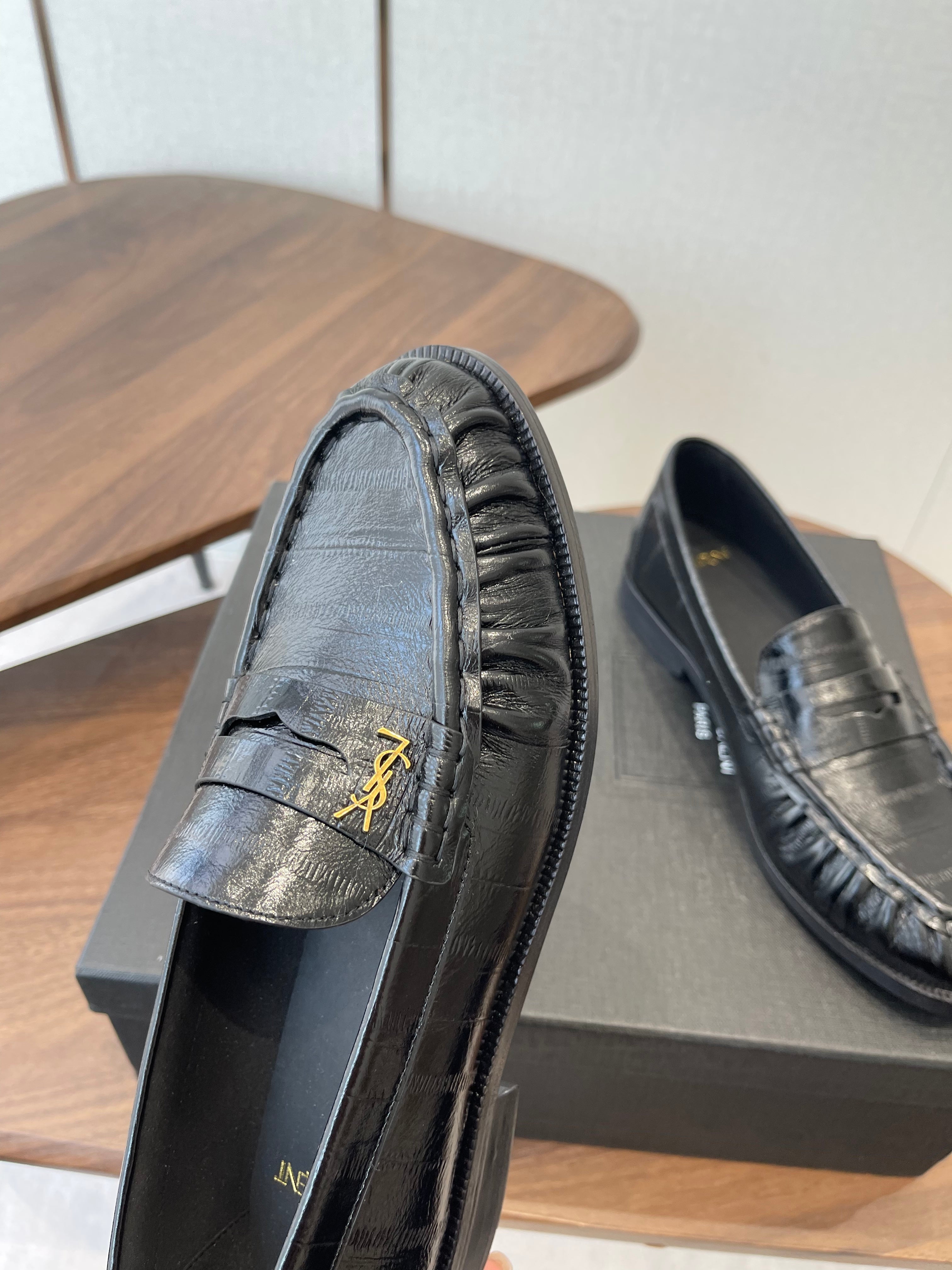 YSL 26S LOAFER IN BLACK CALFSKIN